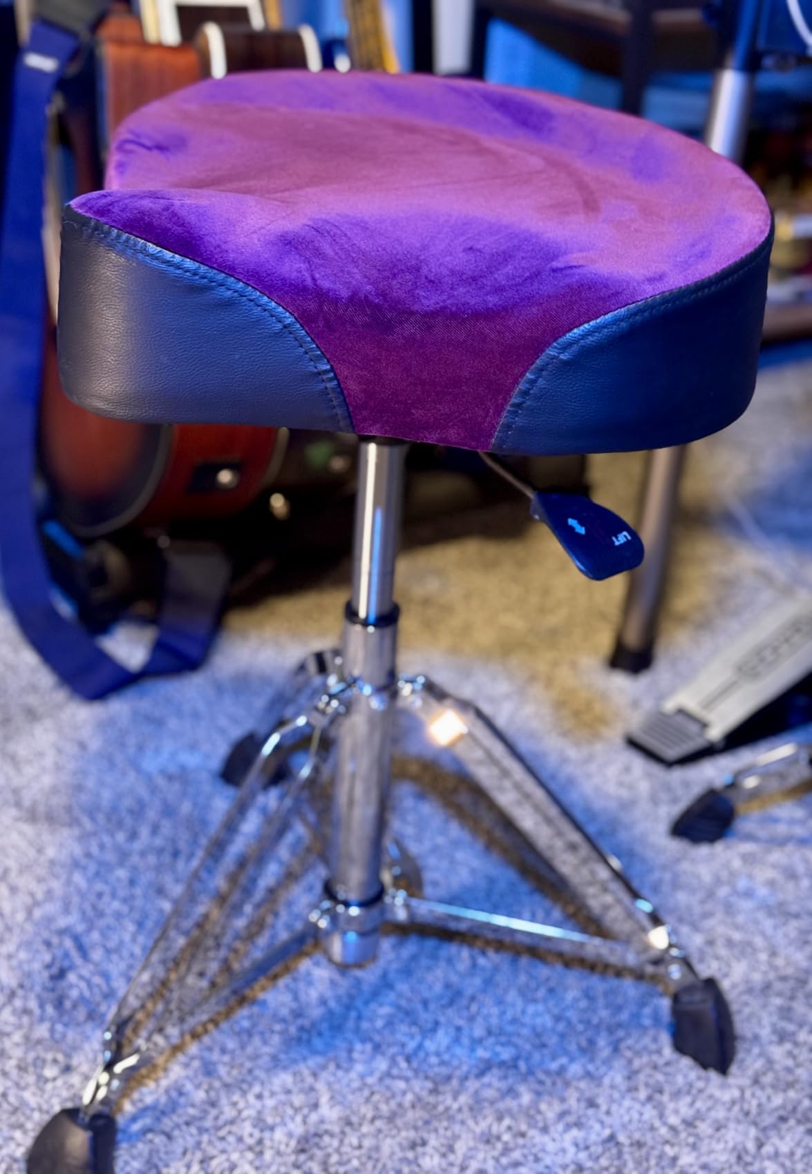 AKLOT Saddle Drum Throne, Hydraulic Drum Throne, Heavy Duty Drum Seat, Height Adjustable Suede Drum Chair, Motorcycle Style Drum Stool for Adults Drummers Dark Red Brown customer photo 2