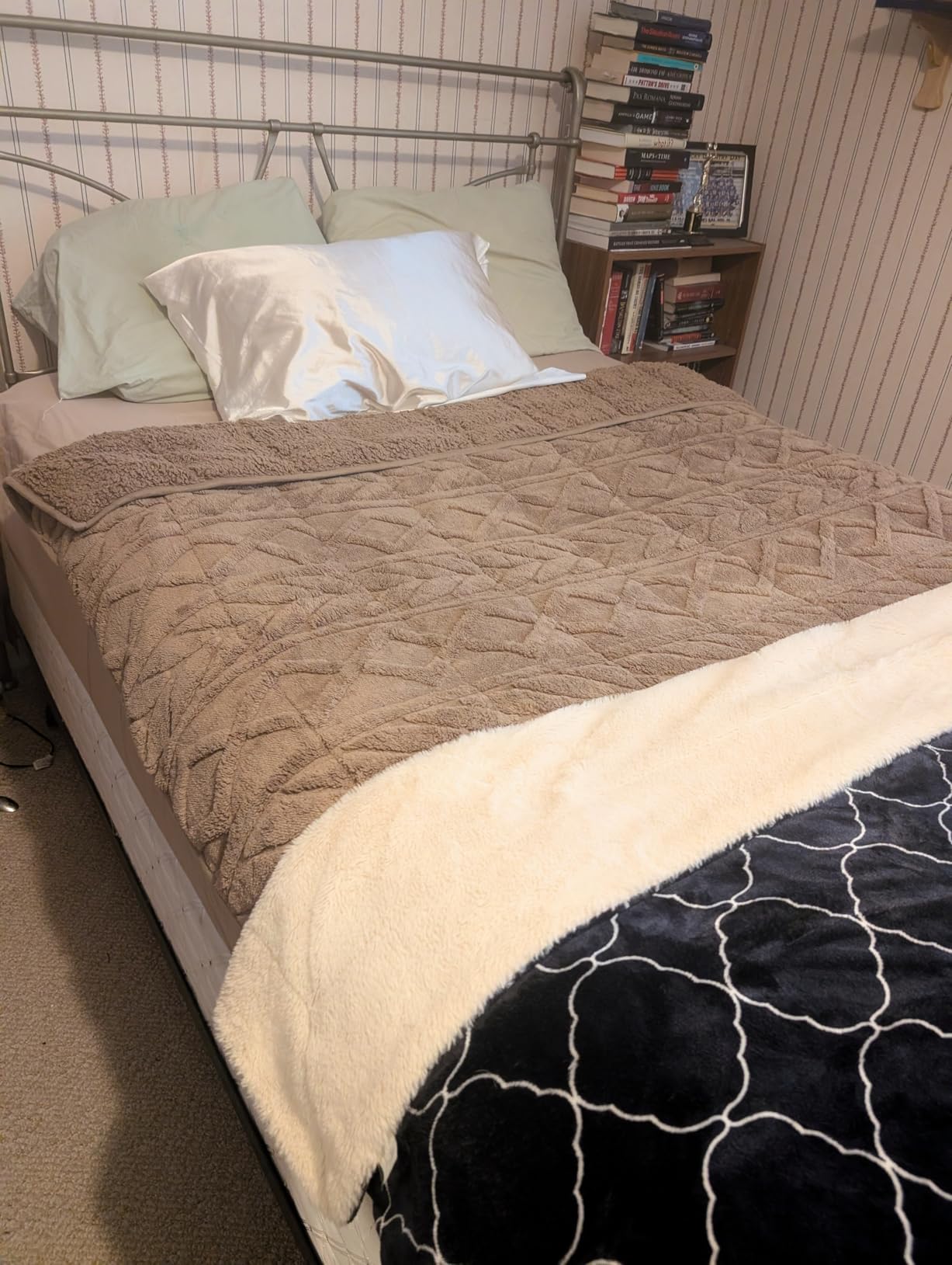 Cottonblue Jacquard Weighted Blanket 15lbs for Adults Queen Size, Ultra Soft Cozy Comfort Sherpa Blanket for Relax and Sleep, Heavy Bed Blankets with Glass Beads, 60x80 Inches, Cream White customer photo 2