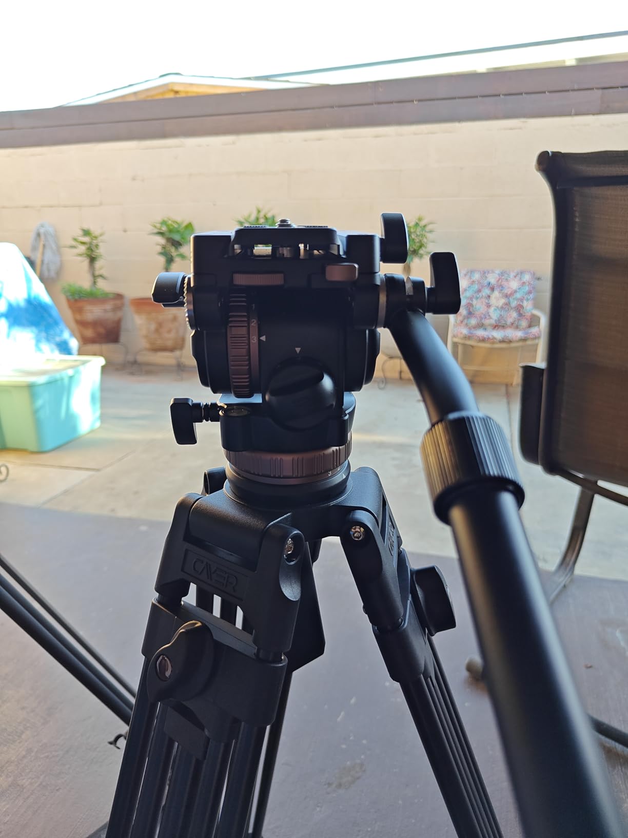 NEEWER Heavy Duty Video Tripod Fluid Head with Stepless Adjustable Pan/Tilt Damping, Quick Release Plate, Compatible with DJI RS Gimbals, Adjustable Handle, 75mm Base, Max Load 22lb, GM006 customer photo 1