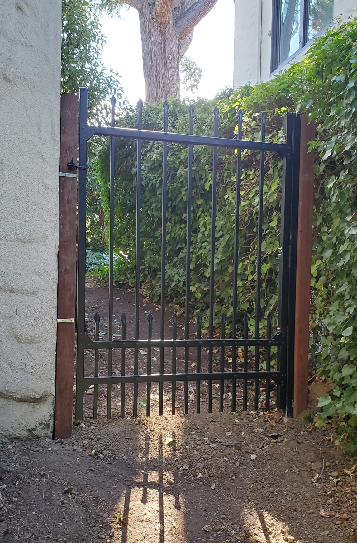 Steel Fence Gate 6ft H x 4.2ft W for Metal Fence Panels, Galvanized Steel Gate with Dog Pickets, DIY Installation for Garden Fence, Wrought Iron Style, Incl. 1 Fence Post Black (Upgraded) customer photo 1