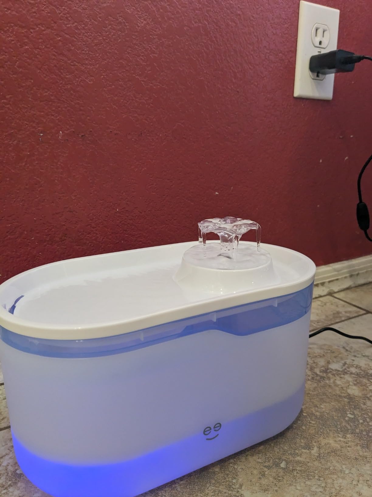 Geeni PetConnect 2.6L Smart Pet Water Fountain, Automatic Filtered Water Bowl for Cats and Dogs, Wi-Fi Controlled, Alexa & Google Home Compatible, Clean and Fill Alerts, White customer photo 2