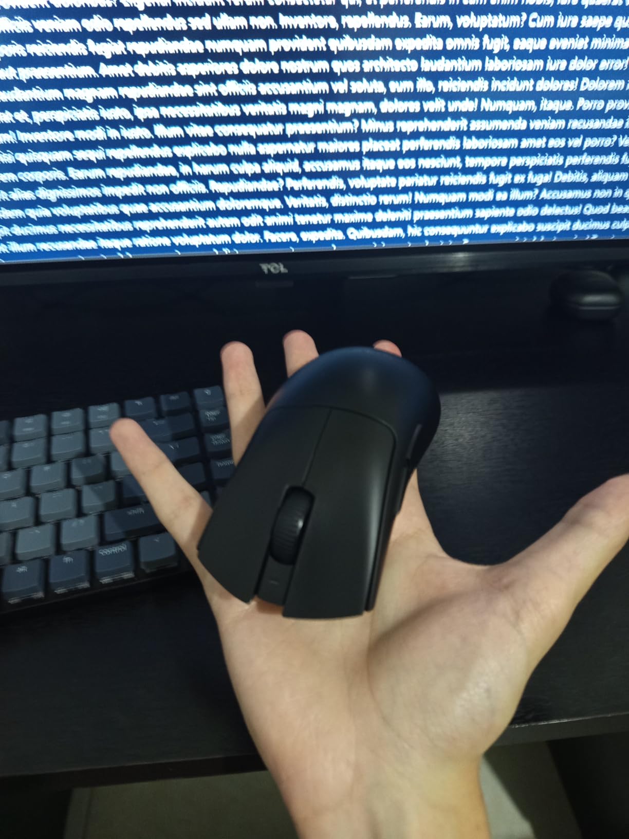 Razer DeathAdder V3 HyperSpeed Wireless Gaming Mouse: 55g Lightweight - USB C Charging - Up to 100 Hr Battery - Advanced 26K Optical Sensor - Gen-3 Optical Switches - 8 Programmable Controls - Black customer photo 2