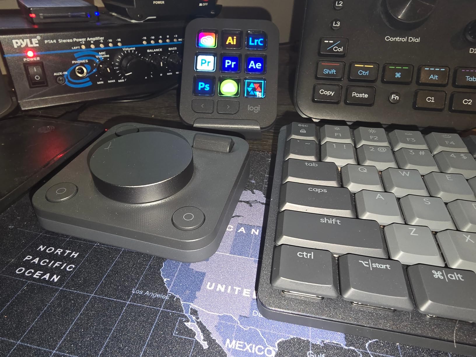 Logitech MX Creative Console, 9 Customizable LCD Keys, Stream Deck Accessories, Control Dial for Graphic Design, Zoom, Spotify - Graphite customer photo 1