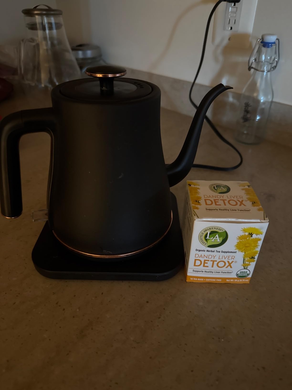 Stariver Gooseneck Electric Kettle, 0.8L Electric Tea Kettle Tea Pot, Pour Over Coffee Kettle with Stainless Steel Inner Lid & Bottom, Water Boiler with Auto Shut Off and Boil Dry Protection, Black customer photo 1