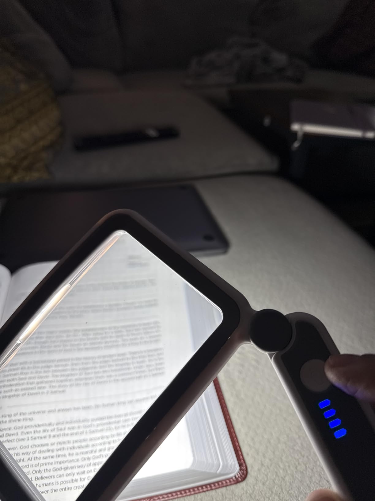 AKKYCVS Magnifying Glass with Light, Rechargeable 5X Large Page Magnifier for Reading, Folding Handheld Dimmable, LED Lighted Rectangle Magnifier for Reading Book Small Print for Seniors Low Vision customer photo 1