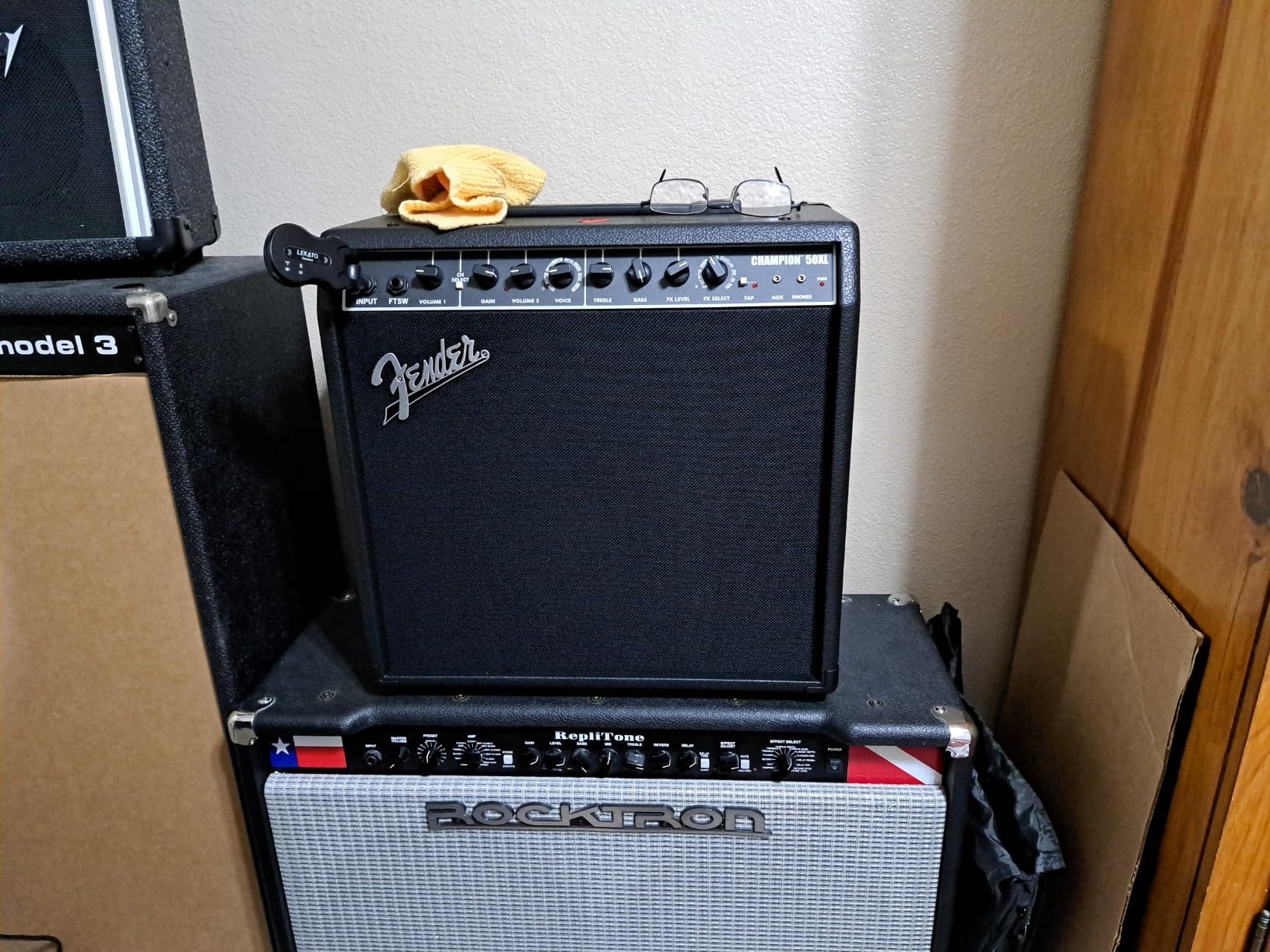Fender Champion II 25 Guitar Amp, 25 Watts, with 2-Year Warranty, Features 12 Built-In Effects Models customer photo 2