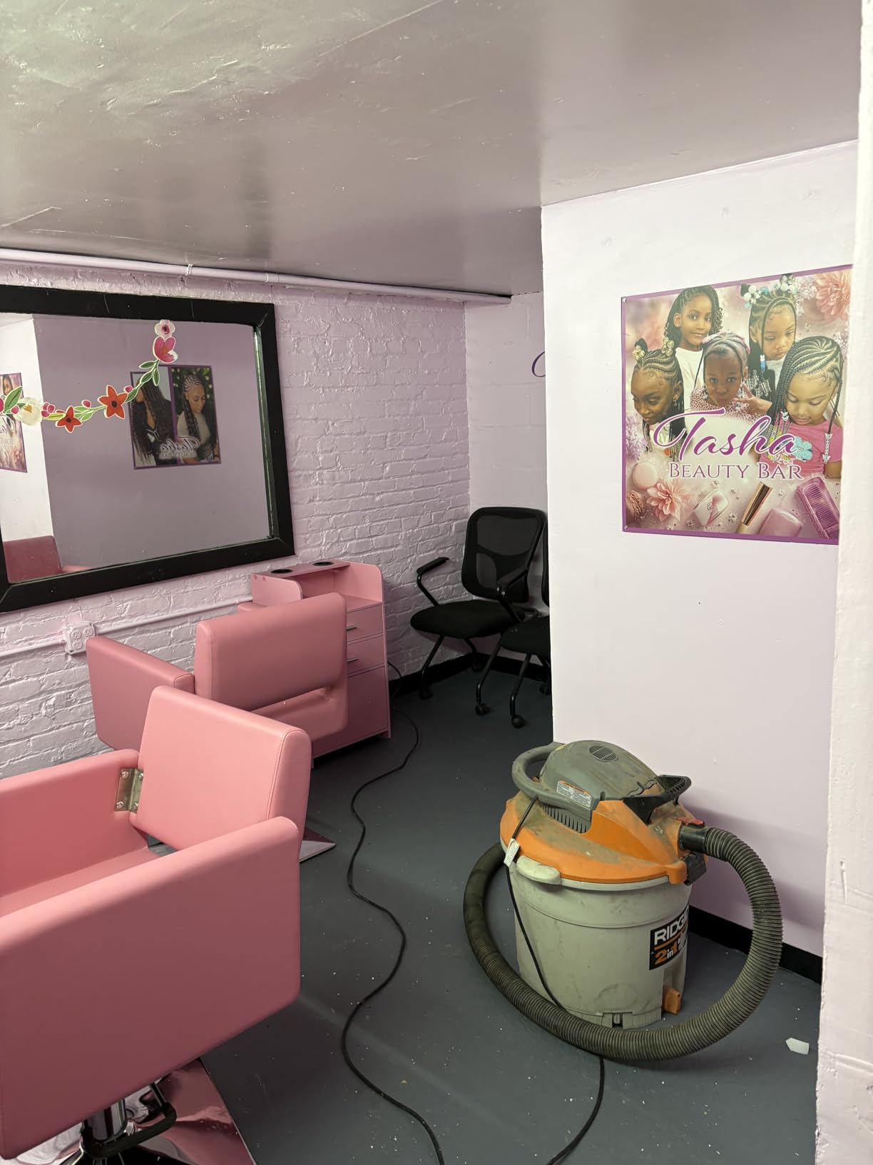 Hairdresser Barber Salon Chair,Capacity 330 Lbs - with Heavy Duty Hydraulic Pump, 360° Swivel Adjustable Spa Beauty Equipment, Hair Stylist Women Man for Barbershop,Home Hairdresser Barber (Black) customer photo 1