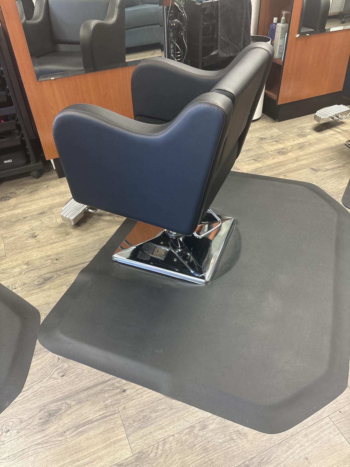 Hairdresser Barber Salon Chair,Capacity 330 Lbs - with Heavy Duty Hydraulic Pump, 360° Swivel Adjustable Spa Beauty Equipment, Hair Stylist Women Man for Barbershop,Home Hairdresser Barber (Black) customer photo 2