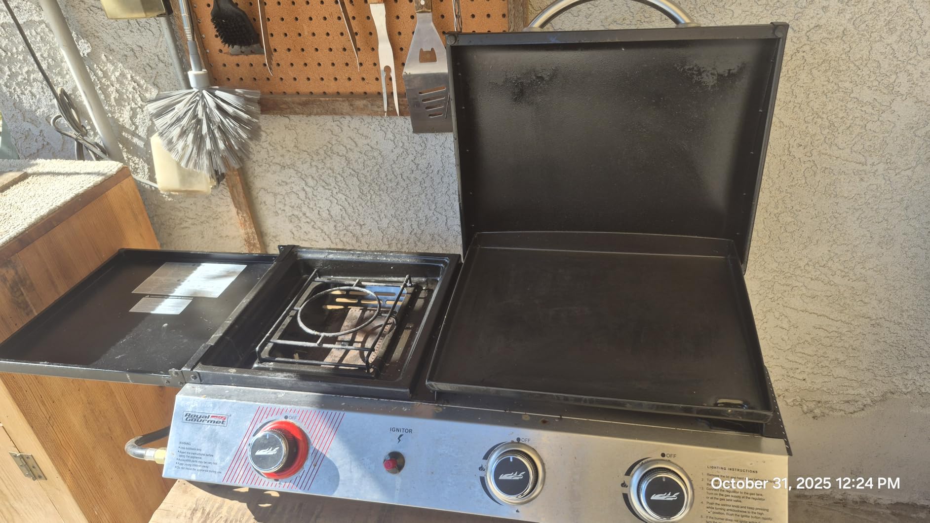 Royal Gourmet PD1305H 3 Burner Propane Gas Grill and Griddle Combo with Lid, 3-in-1 Grill Griddle Combo with 29,000 BTUs Output for Outdoor Cooking, 364 Sq. In. Cooking Area, Silver & Black customer photo 1