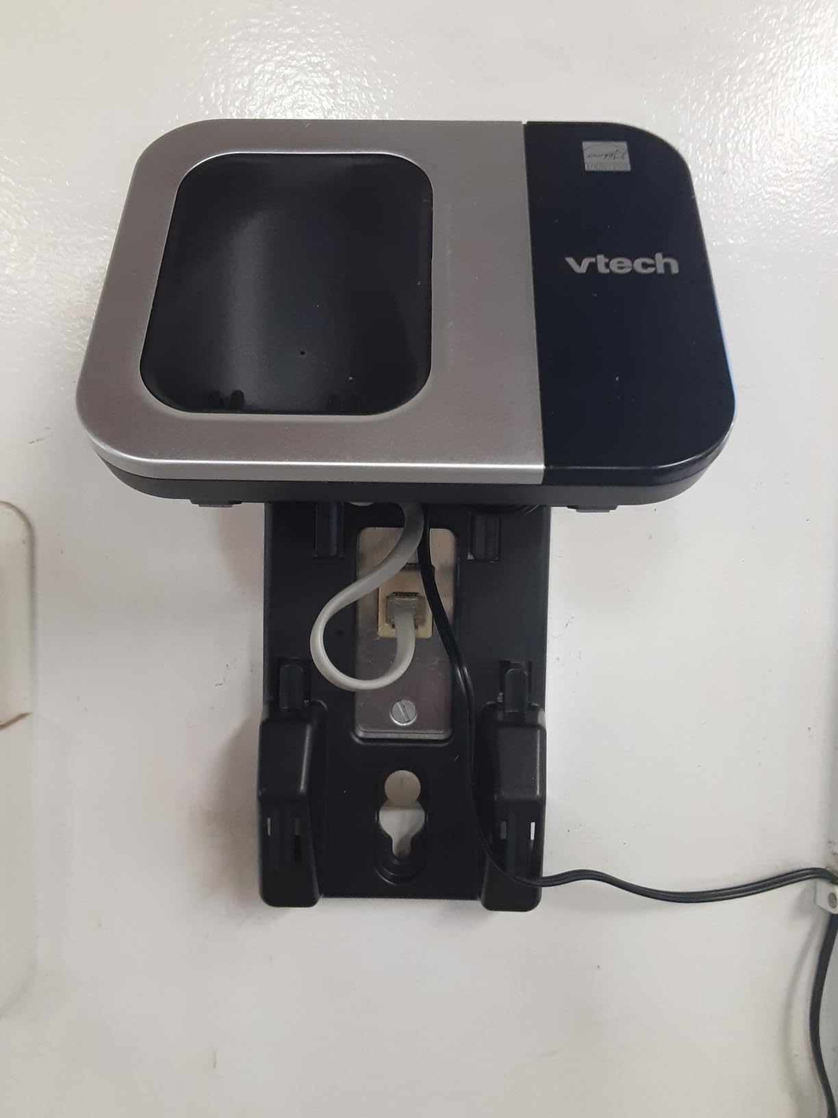 VTech Cordless Phone with Large Display and Big Buttons, DECT 6.0 with Caller ID/Call Waiting, Full Duplex Speakerphone, ECO Mode, Last 10 Number Redial, Easy to Use, VG231 customer photo 1