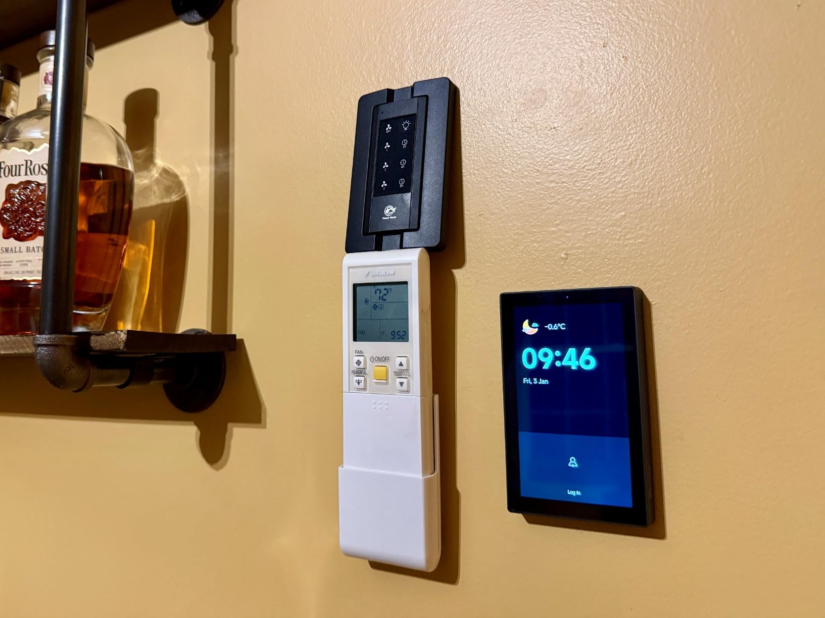 SONOFF NSPanel Pro 120 Smart Home Control Panel, Integrate Zigbee Gateway with Home Security, 4.7-inch large display with Monitoring energy use, Viewing cameras, Thermostat, Browsing the web (Black) customer photo 1