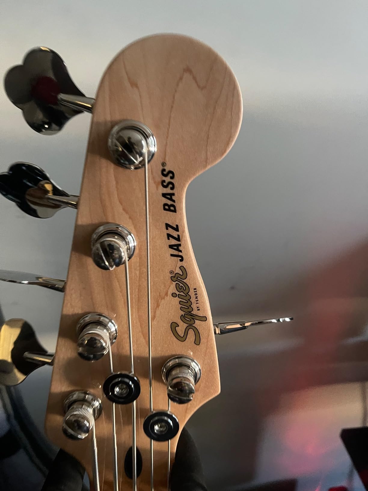 Squier Affinity Series Active Jazz Bass V, Maple Fingerboard, Black Pickguard, Black Metallic customer photo 2