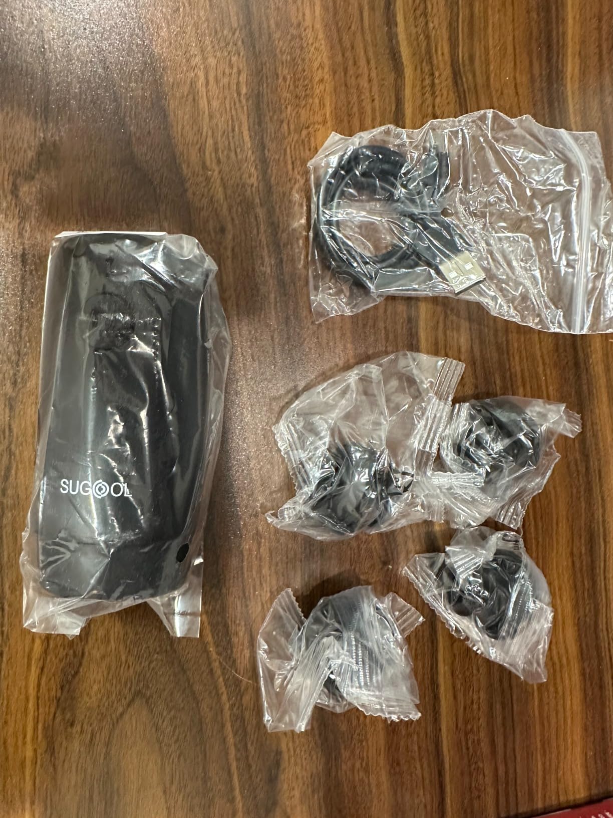 Electric Wine Saver & Preserver Pump with Vacuum Wine Bottle Stopper, Rechargeable, 4 Reusable Wine Bottle Stoppers, Wine Sealer, Keep Wine Fresh for Days customer photo 2