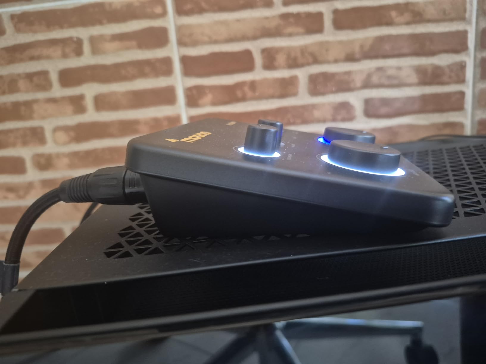 MAONO USB Audio Interface for PC: Interface with XLR Input 24-bit/192kHz Routing Software LOOPBACK ASIO Driver for Recording Music, Home-Studio, Guitar, Podcast, Streaming, DAW(PS22 Lite Black) customer photo 1