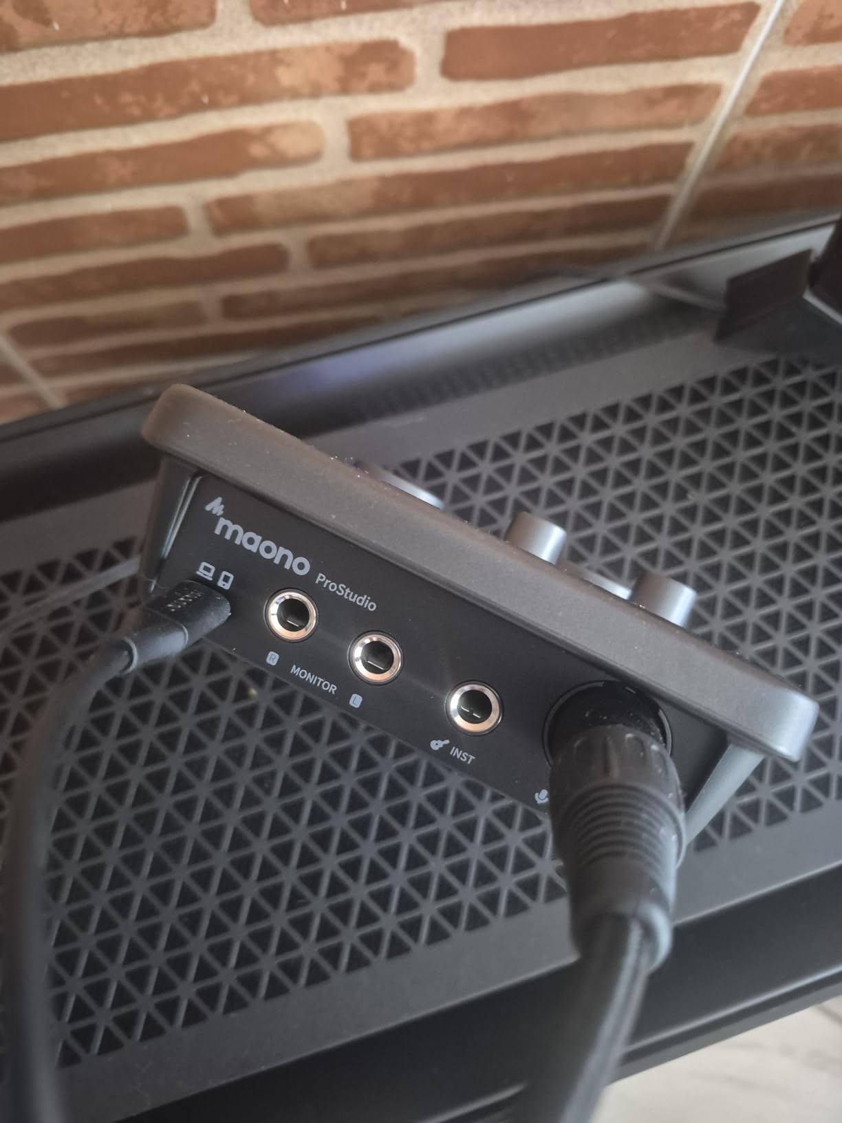 MAONO USB Audio Interface for PC: Interface with XLR Input 24-bit/192kHz Routing Software LOOPBACK ASIO Driver for Recording Music, Home-Studio, Guitar, Podcast, Streaming, DAW(PS22 Lite Black) customer photo 2