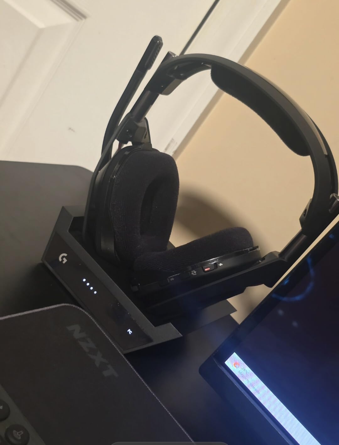 Logitech G Astro A50 Multi-Platform Wireless Gaming Headset + Base Station for PS5/Xbox/PC: PLAYSYNC Audio Switcher, 24hr Battery, 2.4GHz & BT - Black customer photo 2