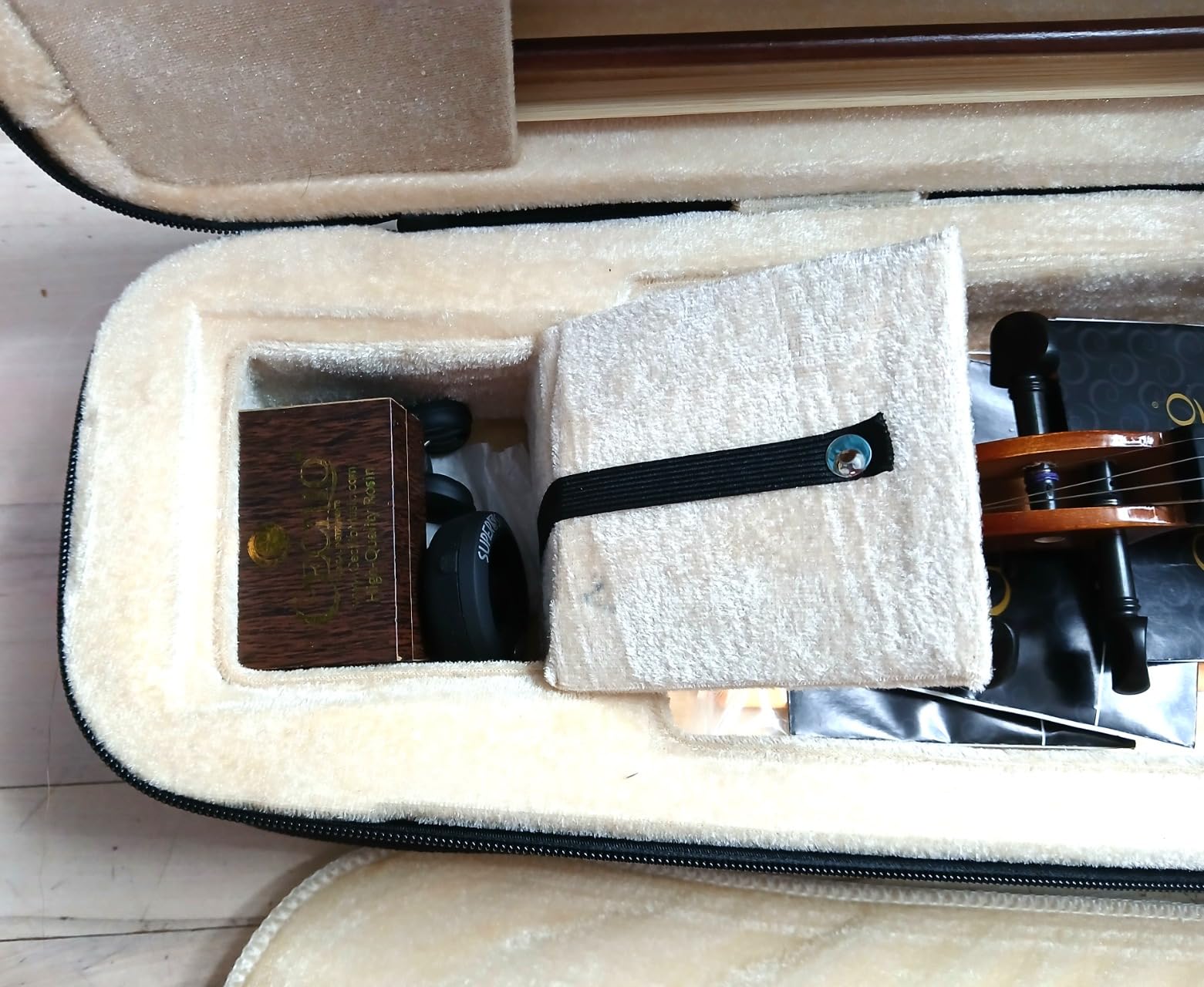 4/4 Violin For Beginners, CVN-300 Full Size Fiddle Set For Student Adults, Solidwood Ebony Fitted Starter Violins Kit with Hard Case, Rosin, Bow, Stringed Musical Instruments customer photo 2