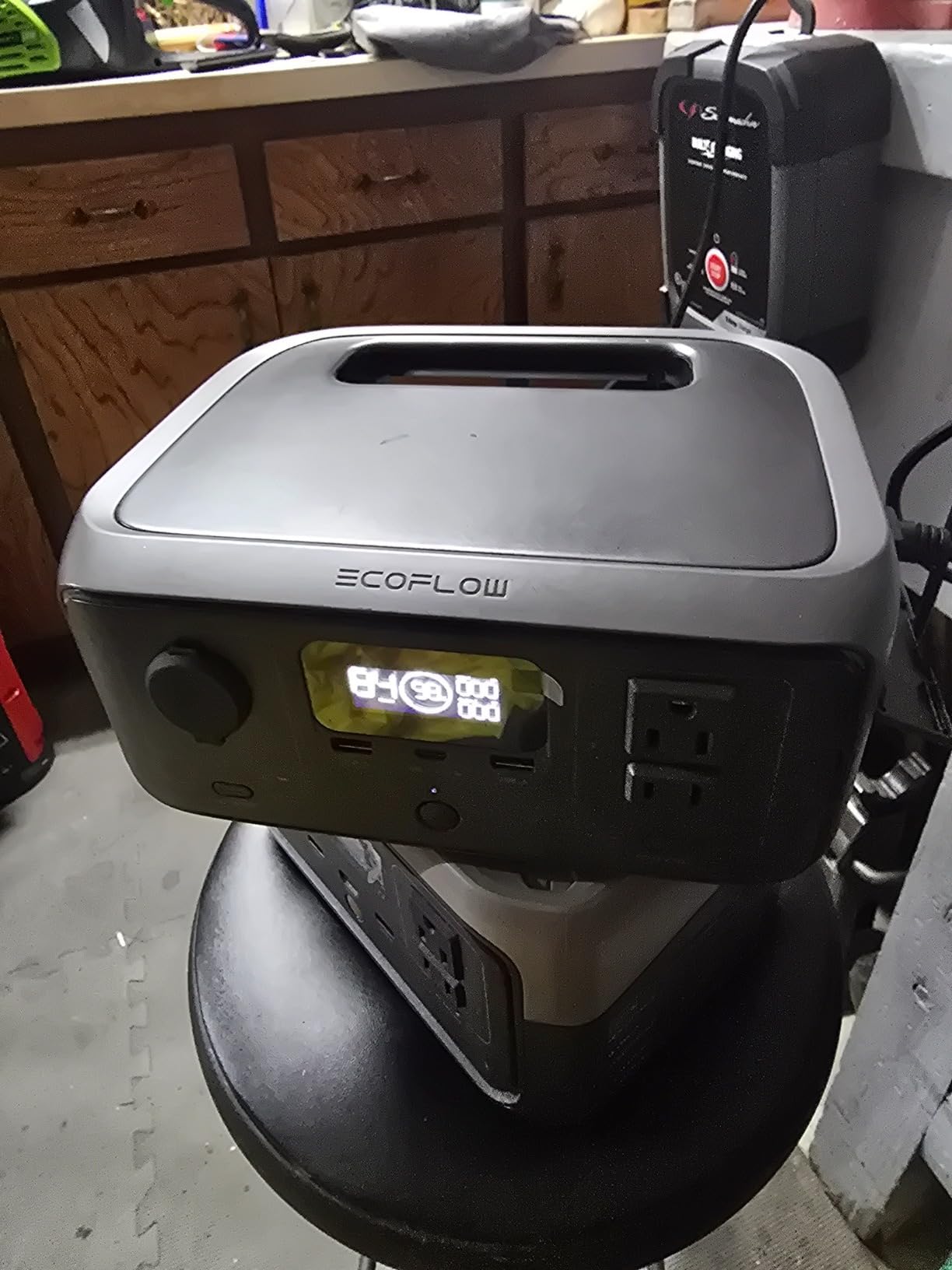EcoFlow Solar Generator RIVER 3 with 45W Solar Panel, 245Wh Portable Power Station LiFePO4 Battery, 300W Up to 600W AC Output, <20 MS UPS, 1Hr Fast Charging for Outdoor/Camping/RVs customer photo 1