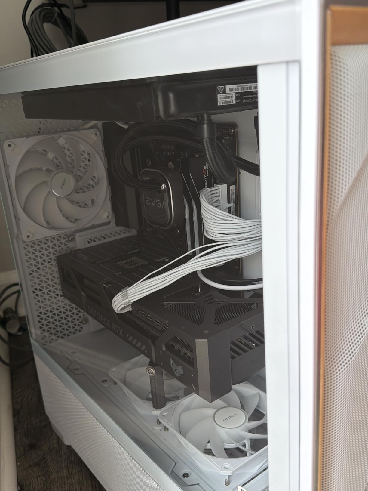 Antec Flux Pro, 6 x PWM Fans Included, High-Airflow Front Panel with Walnut Wood, iShift PSU 90° Mount, USB3.0 x 2, Type-C, 420mm Radiator Support, Temp. Display, Full-Tower E-ATX PC Case customer photo 2