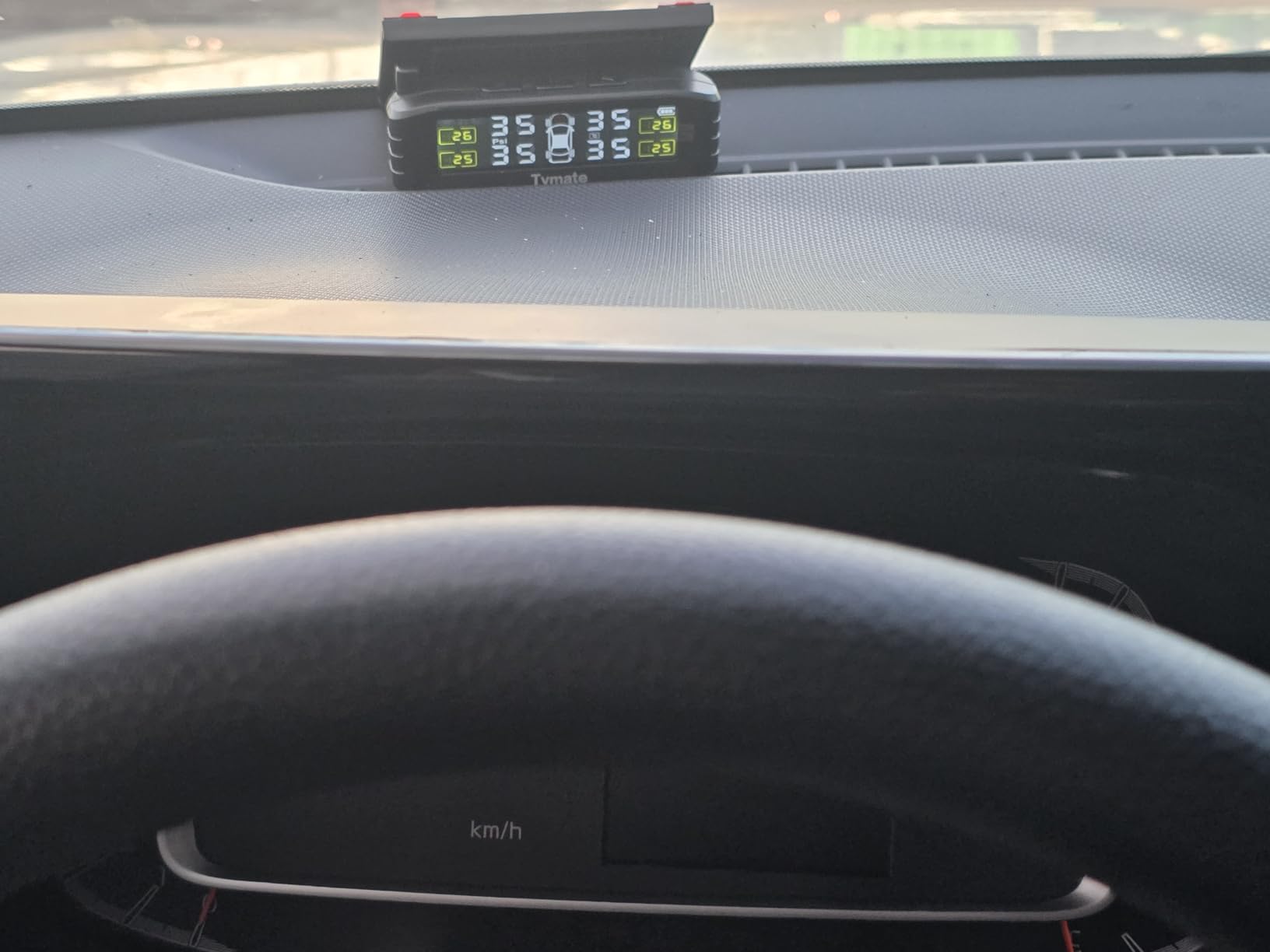 Tymate TM8 Tire Pressure Monitoring System, Wireless Solar TPMS with 4 External Sensors & 6 Alarm Modes, Colorful Display, Easy to Intall on Windshield, Ideal for RV Sedan SUV MPV Truck (0-87 PSI) customer photo 1