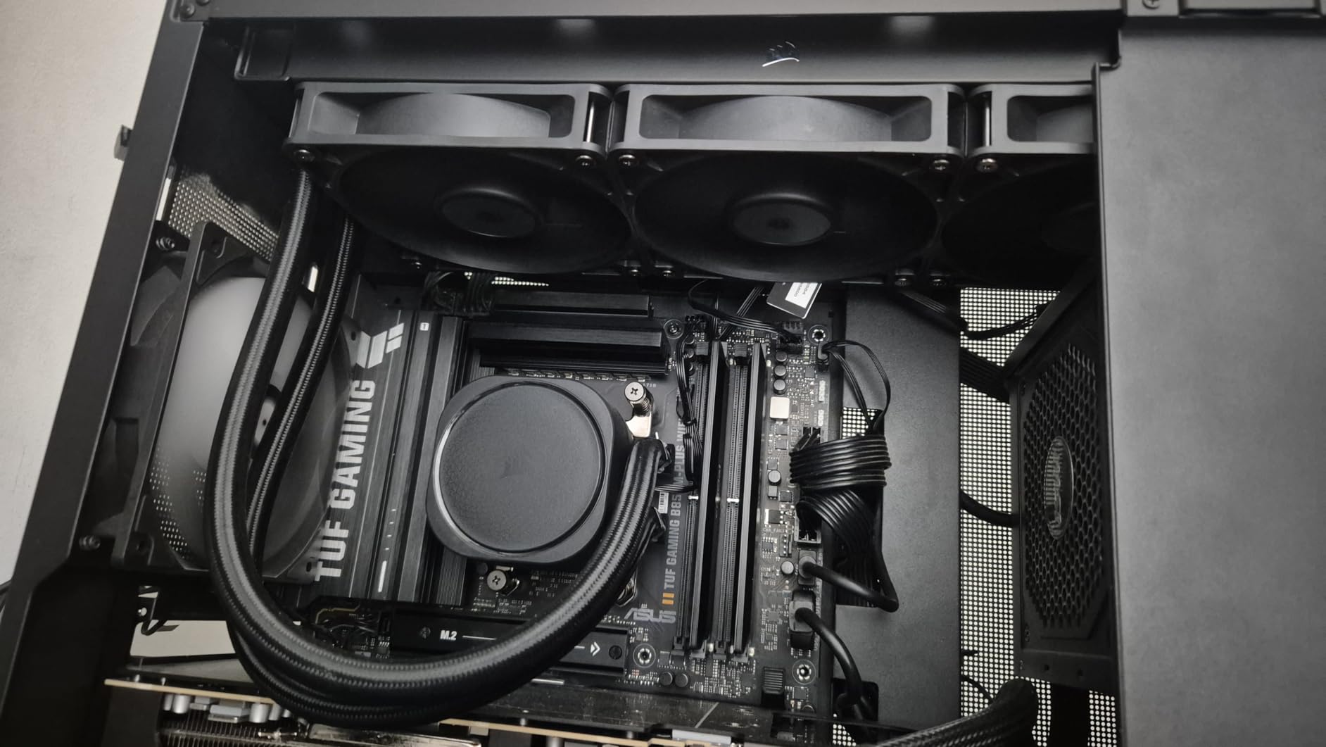 CORSAIR Nautilus 240 RS Liquid CPU Cooler - 240mm AIO - Low-Noise - Direct Motherboard Connection - Daisy-Chain - Intel LGA 1851/1700, AMD AM5/AM4 - 2X RS120 Fans Included - Black customer photo 1
