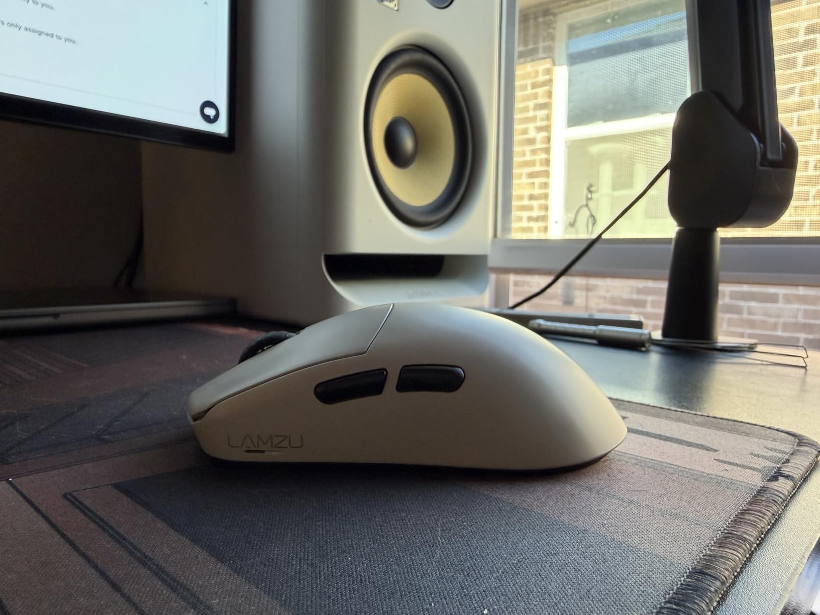 Lamzu Maya X Wireless Gaming Mouse, Ultra Lightweight 47g, Optical Switch, Maximum 30000 DPI, Symmetrical, MCU Nordic 52840, Dust-Proof Encoder, PAW3950 Sensor(Larger Maya) (White) customer photo 1
