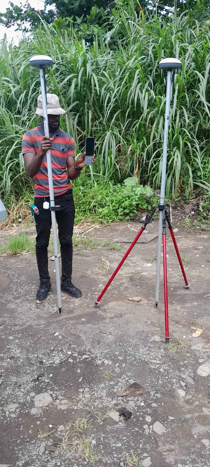 SMA20 RTK 900 MHz GPS Surveying Equipment PPK/IMU/NOAA Calibration-Free, GNSS Receiver Rover Base Collector, Free Permanent Software,1408 Channels for Construction and Engineering customer photo 1