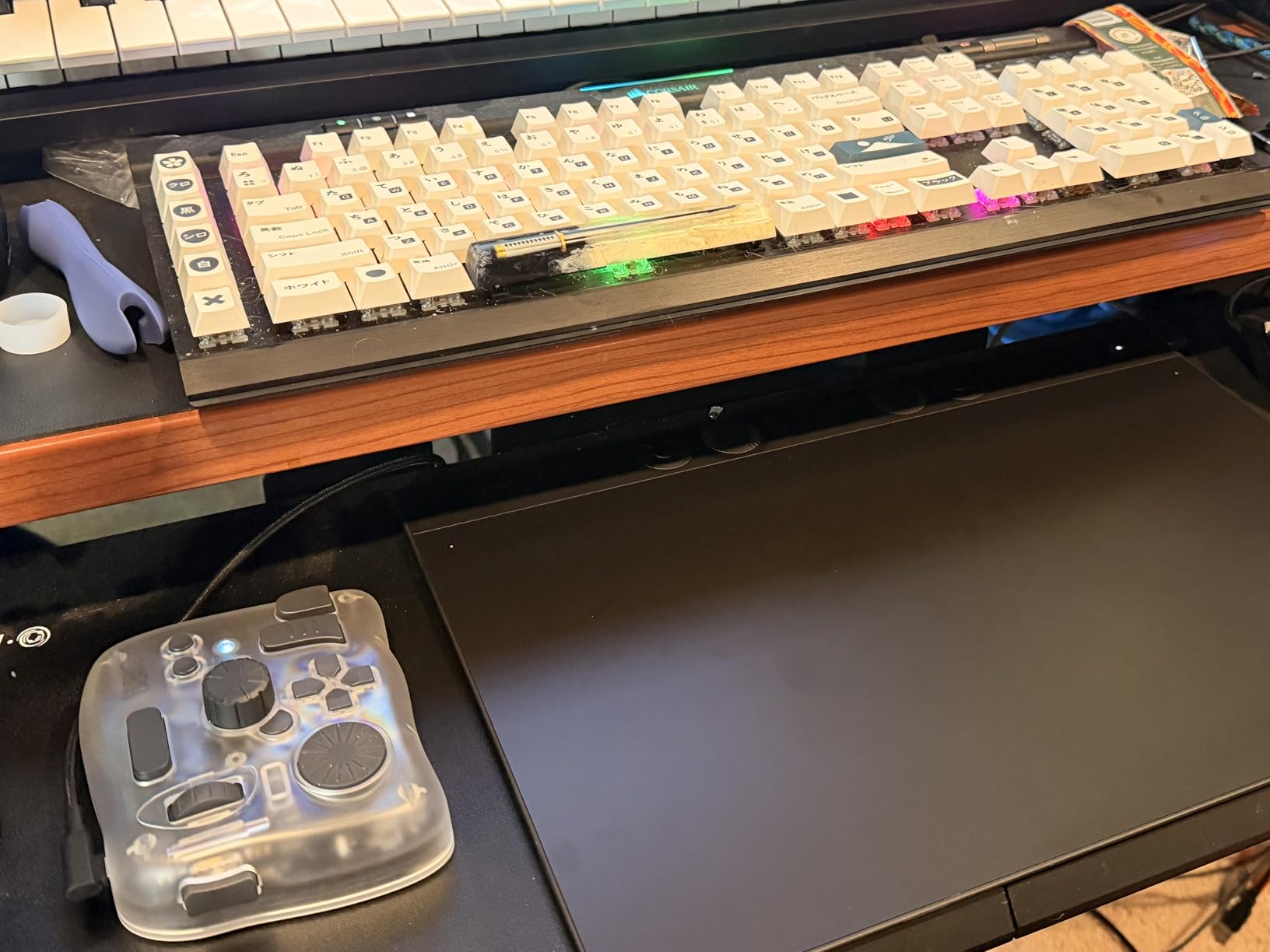 Wacom Intuos Pro Medium Bluetooth Professional Graphic Drawing Tablet with Pro Pen 3, Compatible with Mac, Windows - 2025 Edition customer photo 1