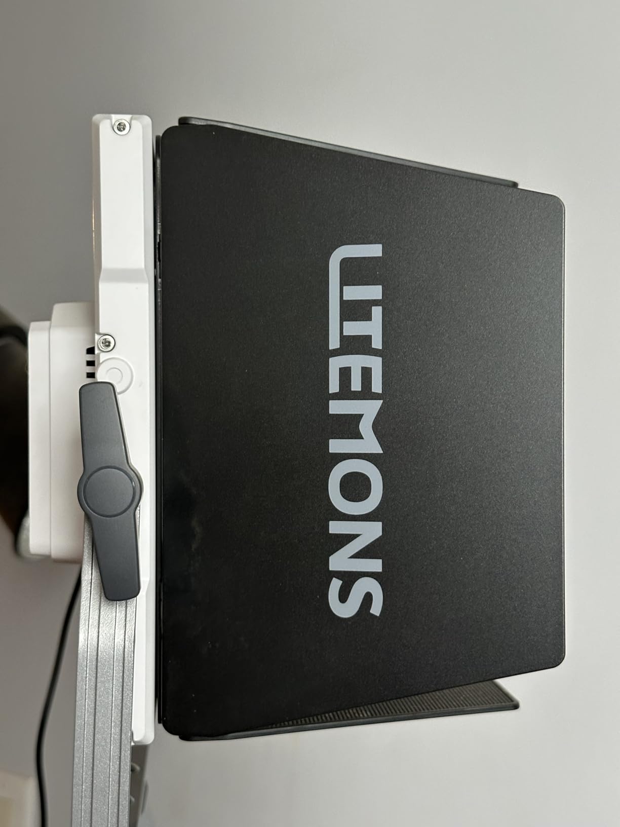 Godox LP400R RGB LED Video Light with Barndoor, 36W 1800K-10000K 6480Lux LED Panel Light with 14 FX Effects APP Control CRI/TLCI 96+ Dimmable 0-100% Studio Soft Lights for Photography customer photo 2