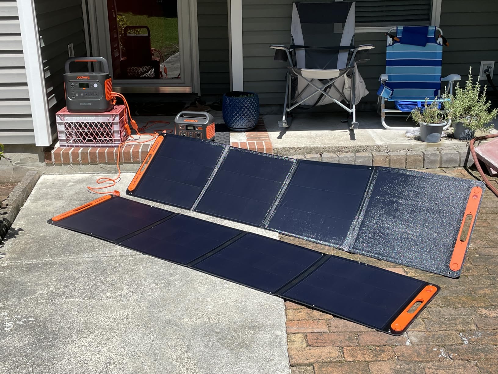 Jackery Explorer 2000 v2 Portable Power Station with 2x200W Solar Panels, 2042Wh LiFePO4 Battery, 2200W Solar Generator, 20ms UPS, USB-C PD 100W Fast Charging for Power Outages, Emergencies, Camping customer photo 2