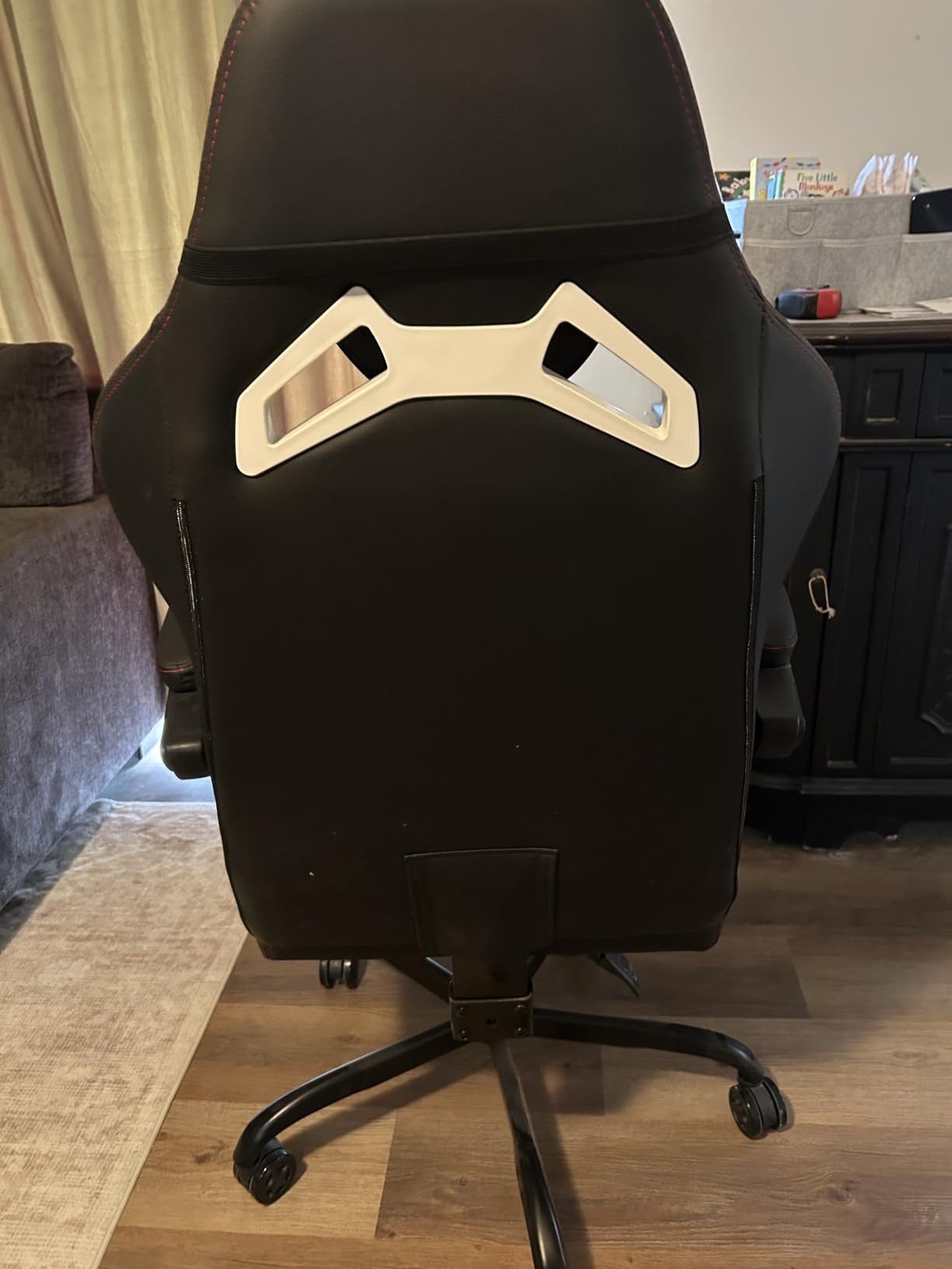 VITESSE Big and Tall Gaming Chair 400lb Weight Capacity with Footrest, Ergonomic Video Game Chair for Adults with Oversized Headrest and Lumbar Pillow, Computer Chair Gaming for Office (Black+Red) customer photo 1