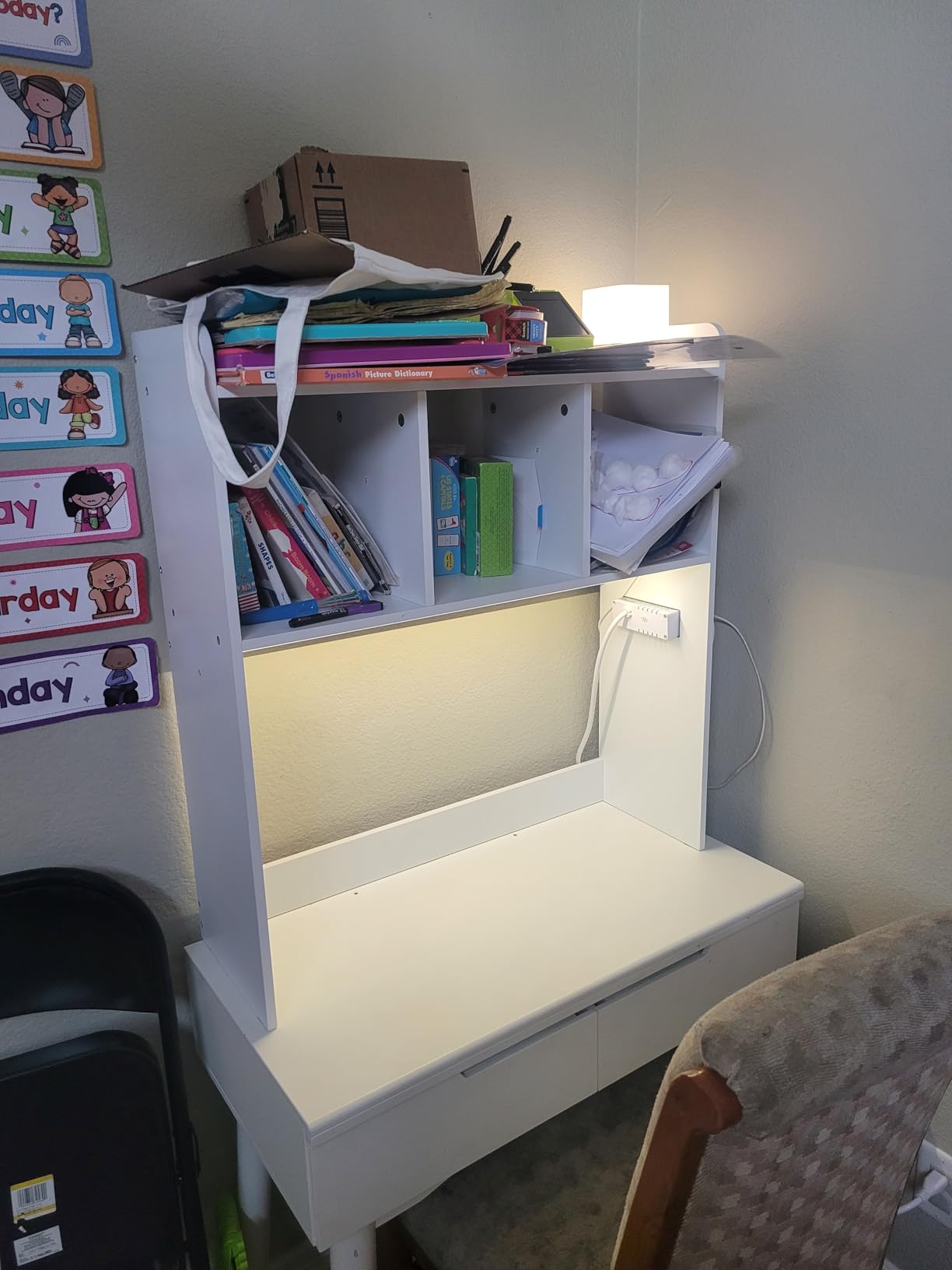 HOOBRO Desktop Bookshelf, Office Desktop Shelf, Desk Hutch with Outlets, Wooden Office Desktop Bookcase, Desktop Organizer Shelf with LED Light Strip and 3 Hooks, for Home, Study, White customer photo 2