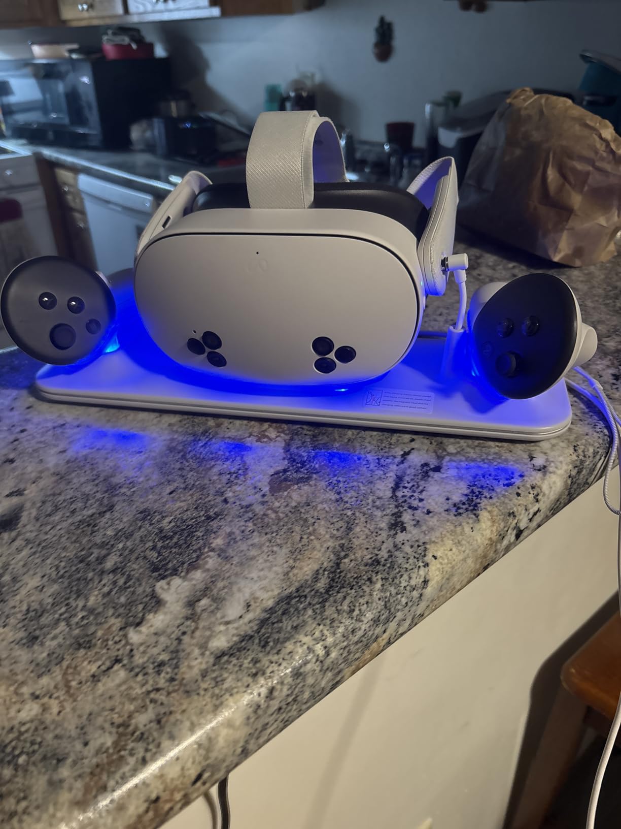 Charging dock for Meta Quest 3S/3, Kinwin Magnetic Charging Station for Oculus Quest 3S/3 Accessories with RGB Light, Charging Stand for VR Headset & Controller with 2 Rechargeable Batteries (White) customer photo 1