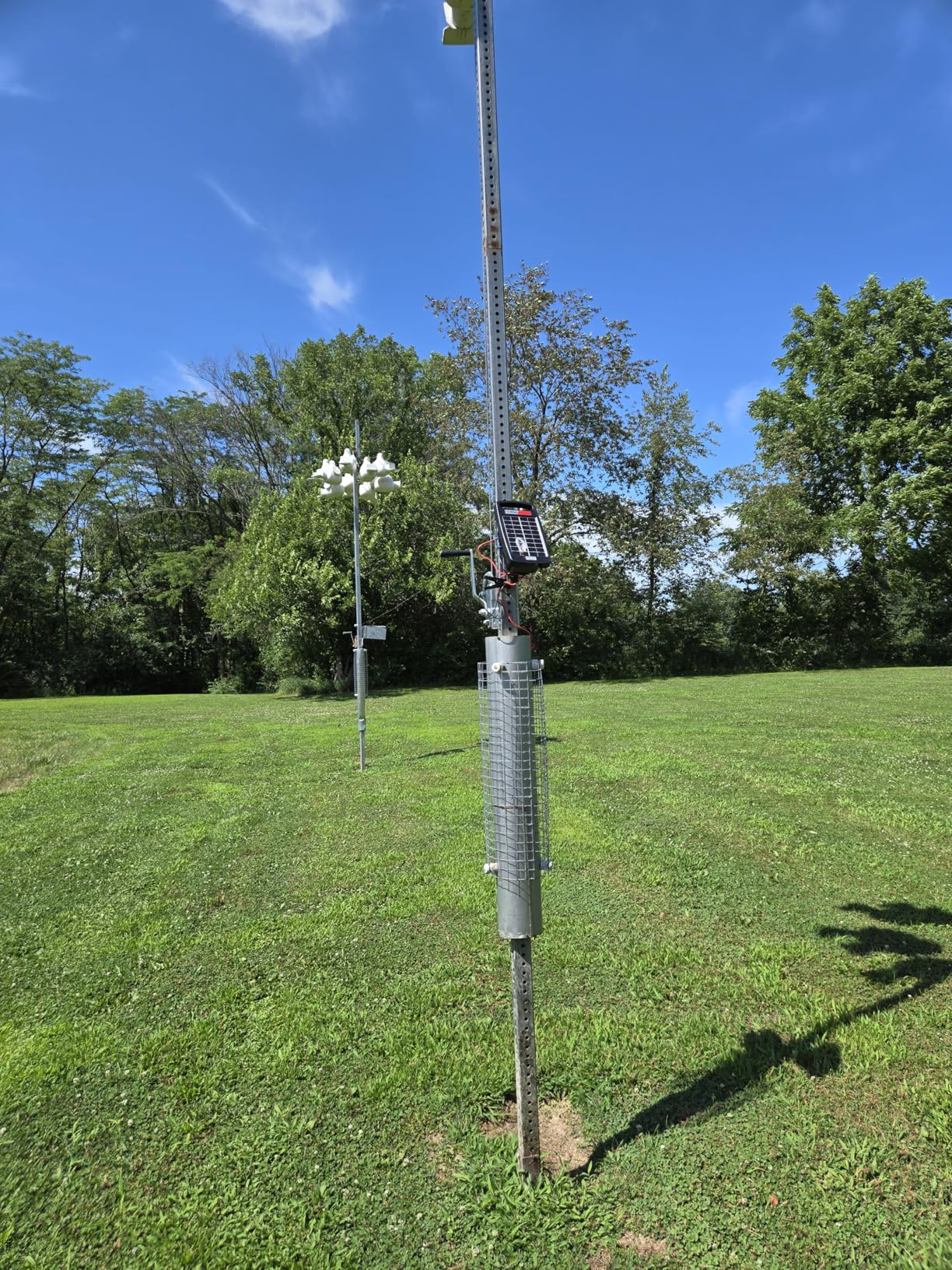 10 Miles Solar Electric Fence Charger,Output 0.18J Electric Fence Charger,24-Hour Uninterrupted Protection Solar Fence Charger,Solar Fence Energizerr that can Work for 14 Days Without Sunlight customer photo 1