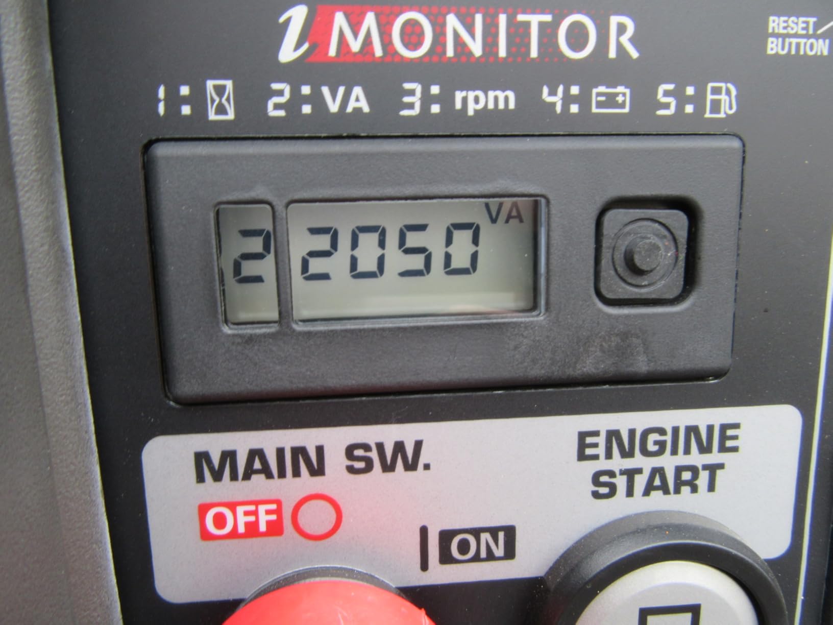 EU7000iS 7000 120/240V Watt Inverter Generator (EU7000ISNAT1X) | Super Quiet Gas Powered Portable Generator for Camping, RV, Tailgating, or Home Backup Power Supply, Up to 16 Hour Run Time customer photo 1