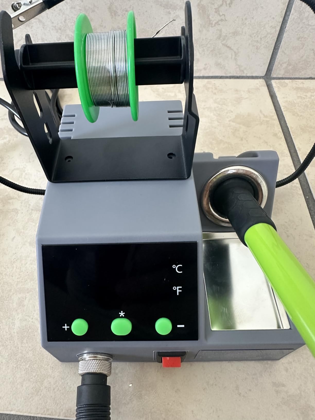 Soldering Station, 100W Digital Display Soldering Iron Station Kit with 2 Helping Hands, 356°F - 896°F, Auto Sleep, °C/°F Conversion, Solder Wire, Tips, Stand, Pump, Tweezers, Tip Cleaner, Green customer photo 1