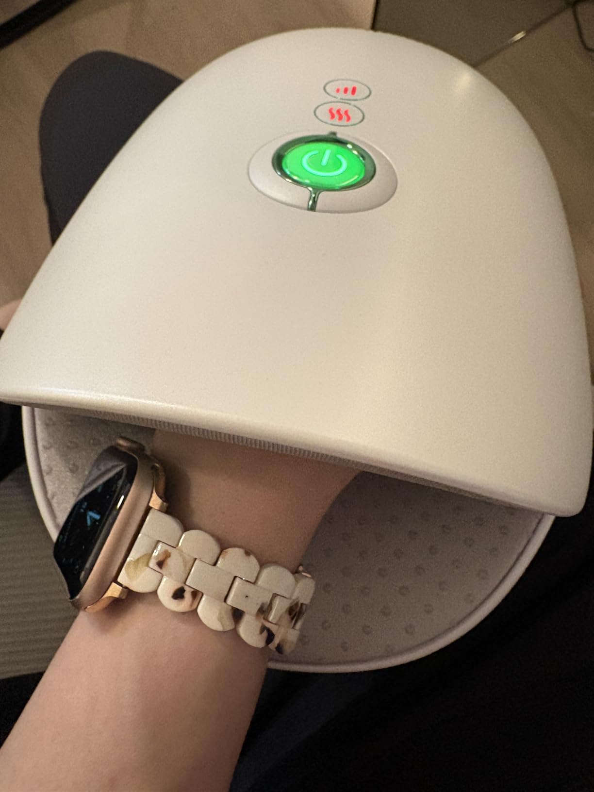 Medisana Hand Massager with Heat and Compression, Cordless Hand Massager for Arthritis and Carpal Tunnel Relief, Knuckle Stretching Massage, Birthday Christmas Gifts for Men Women Dad Mom-White customer photo 2