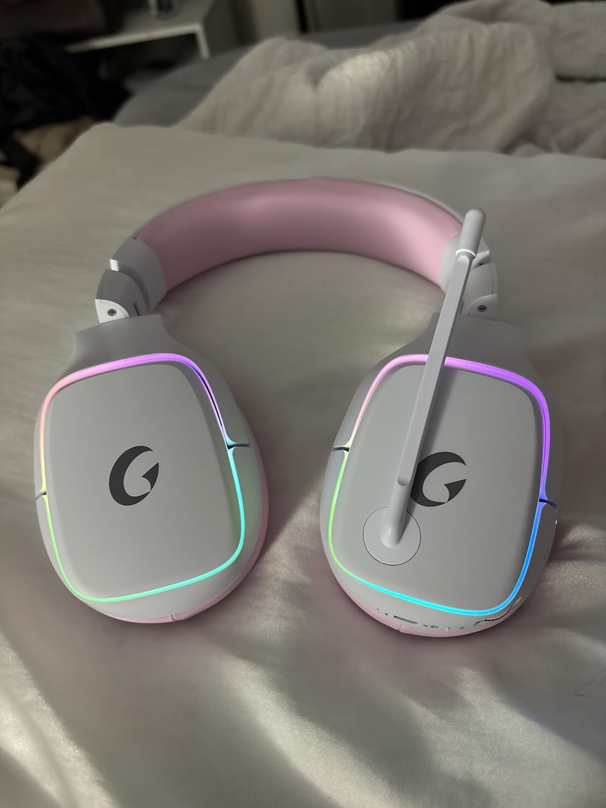 Gvyugke 2.4GHz Wireless Gaming Headsets for PS5, PS4, PC, Switch - Bluetooth 5.3 Gaming Headphones with Noise Canceling Mic, 7.1 Surround Sound, 70H Battery, Blue Lighting - White customer photo 1