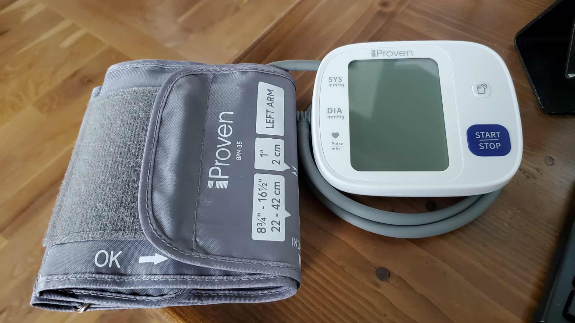 iProven Blood Pressure Monitor Bluetooth for Home Use - Upper Arm with App Integration, Easy-to-Use One-Touch Operation, and Large Display for Convenient Monitoring customer photo 1
