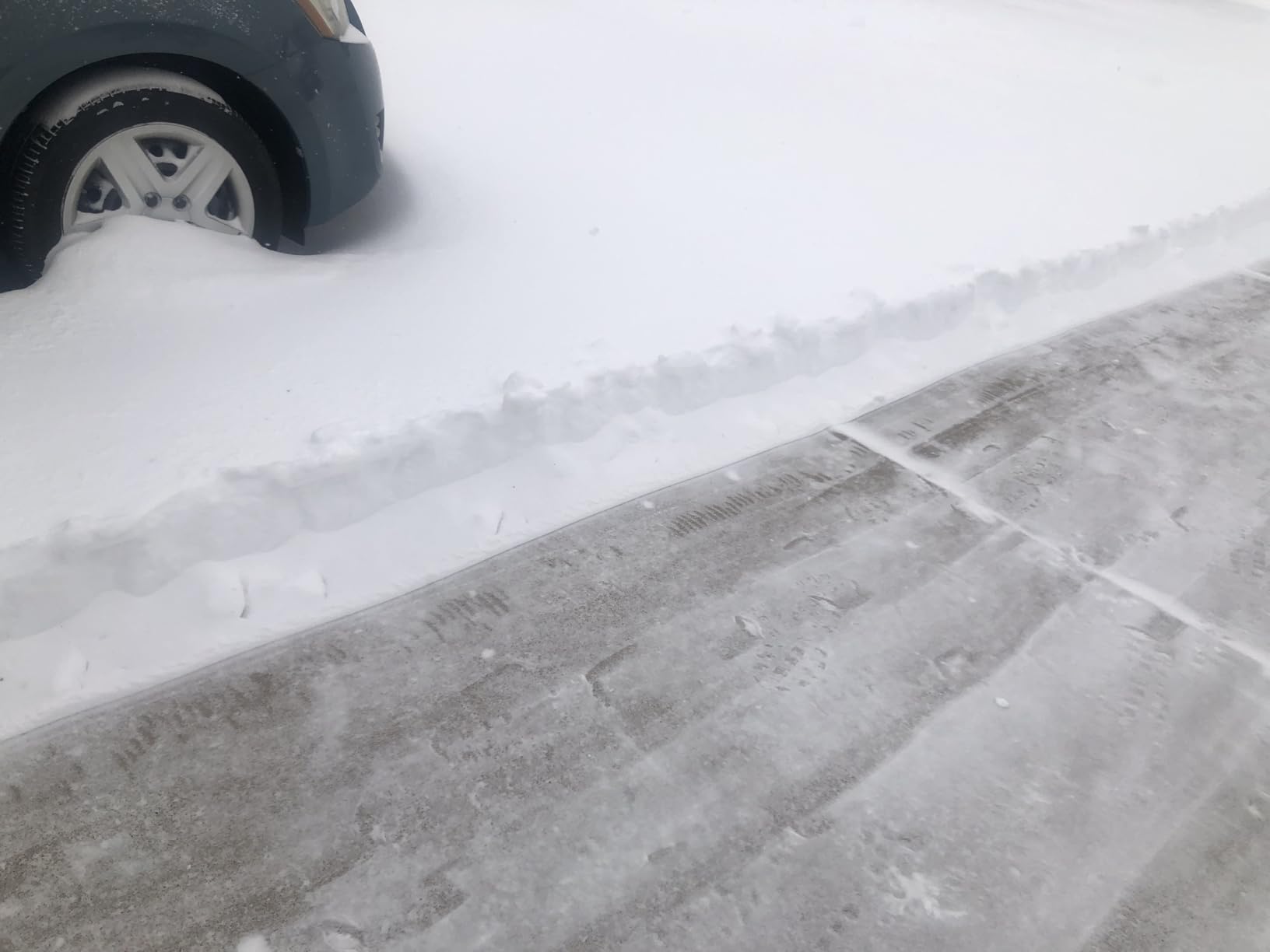 WORX Nitro 40V 12'' Cordless Snow Shovel, Electric Snow Thrower for 4-Car Driveway, Snow Removal with Brushless Motor & 2 Speed Control, 2 x 4.0 Ah Batteries and Charger Included, WG460 customer photo 2