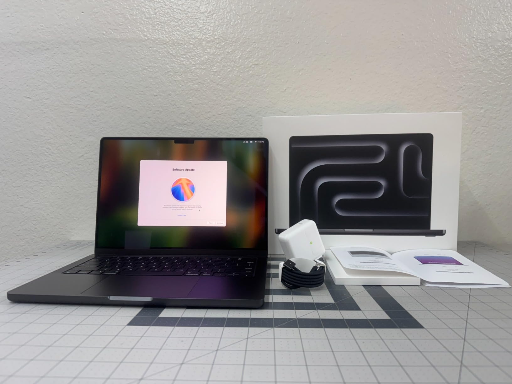 Apple 2024 MacBook Pro Laptop with M4 chip with 10-core CPU and 10-core GPU: Built for Apple Intelligence, 14.2-inch Liquid Retina XDR Display, 16GB Unified Memory, 512GB SSD Storage; Space Black customer photo 5