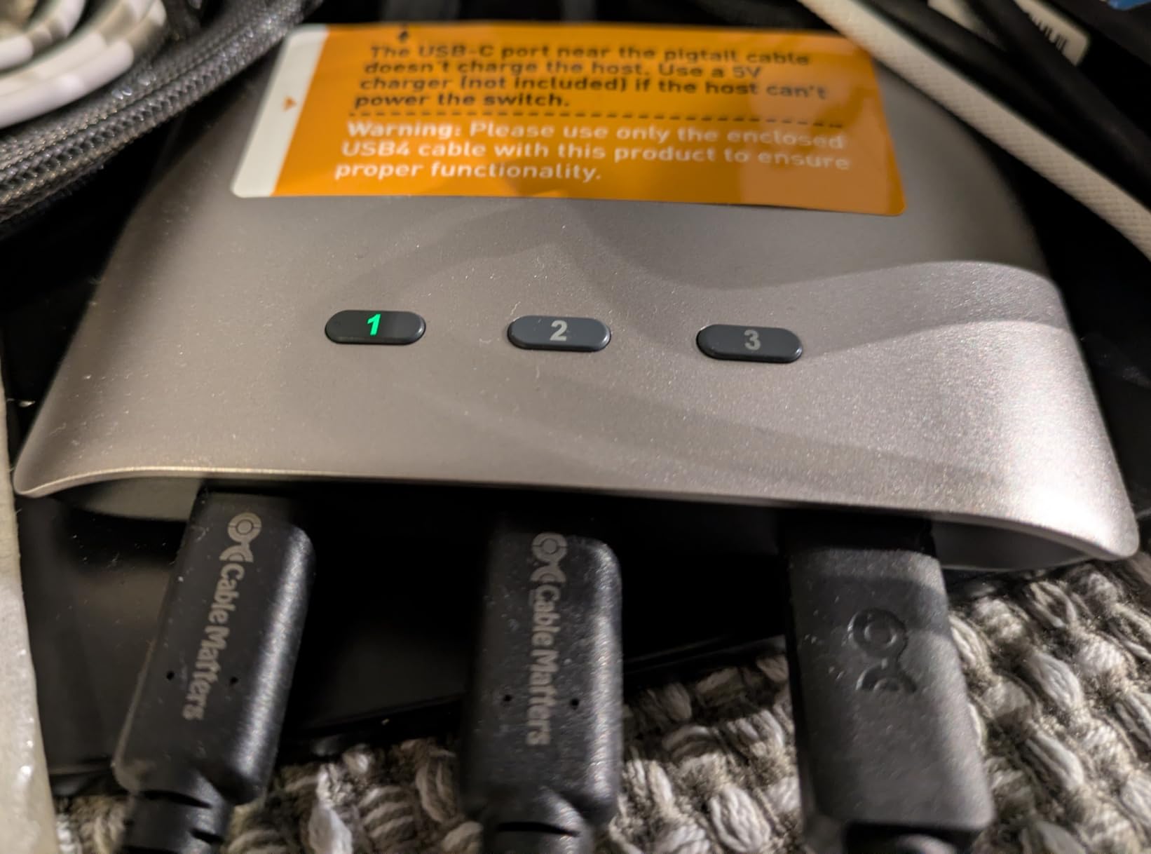 Cable Matters 20Gbps USB C Switch, 3-in-1-Out, Supports Up to 8K@30Hz on Windows, 4K@60Hz on macOS, 140W PD, for Sharing a USB-C/Thunderbolt 4 Monitor or Dock (Not Work with Captive Cable Docks) customer photo 1