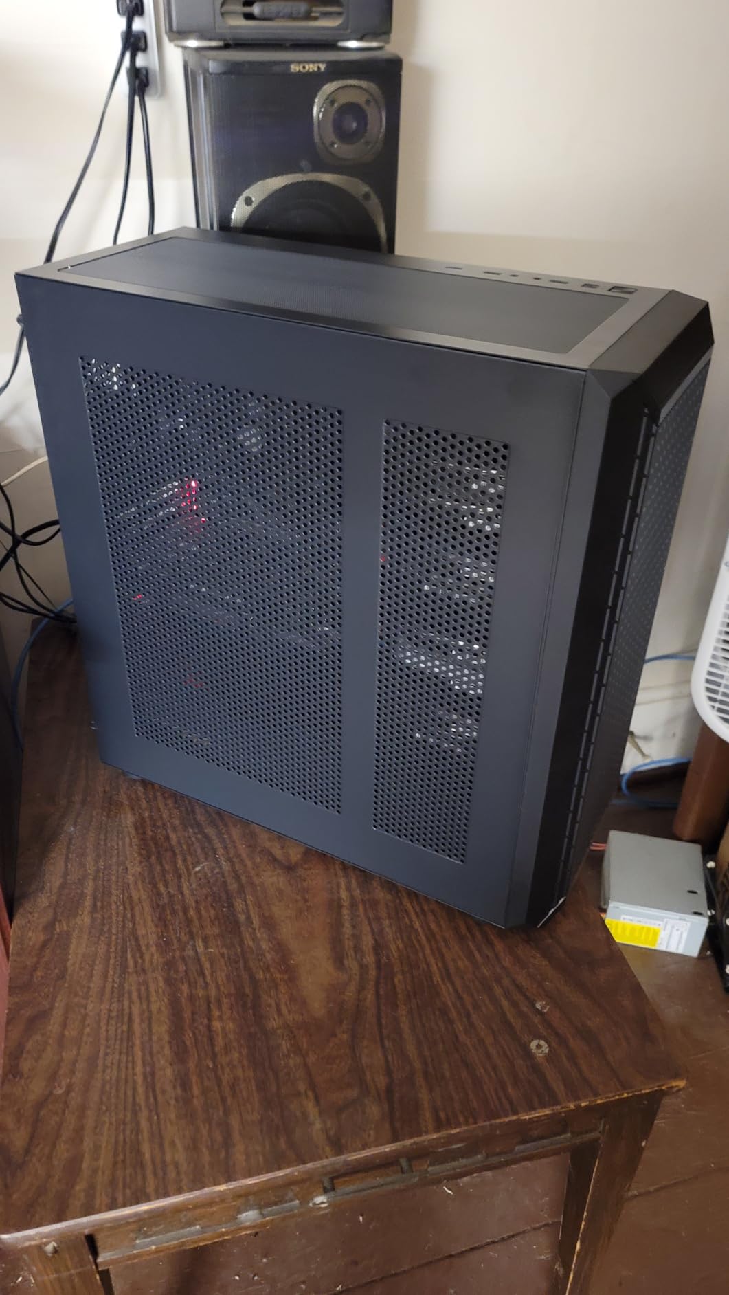 DARKROCK Classico Max Storage Master E-ATX Computer Case with 4x120mm Black Fan, 10 x3.5 HDD+3 x2.5 SDD USB 3.0 Ready, 360mm Radiator Supported, Vertical Slots for GPU Vertically Mount - Black customer photo 1