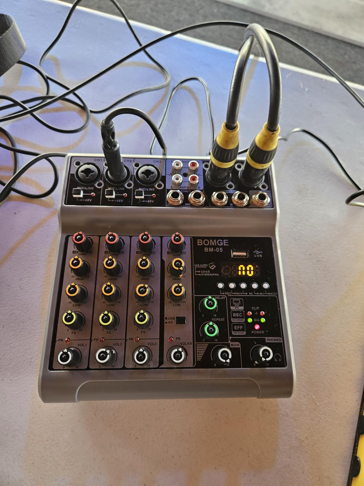 BOMGE Audio Mixer, Sound Board Mixing Console with 5 Channel Digital USB Bluetooth Echo Delay Effect, 48V Phantom Power Stereo DJ Mixers for Recording, Live Streaming, Podcasting customer photo 1