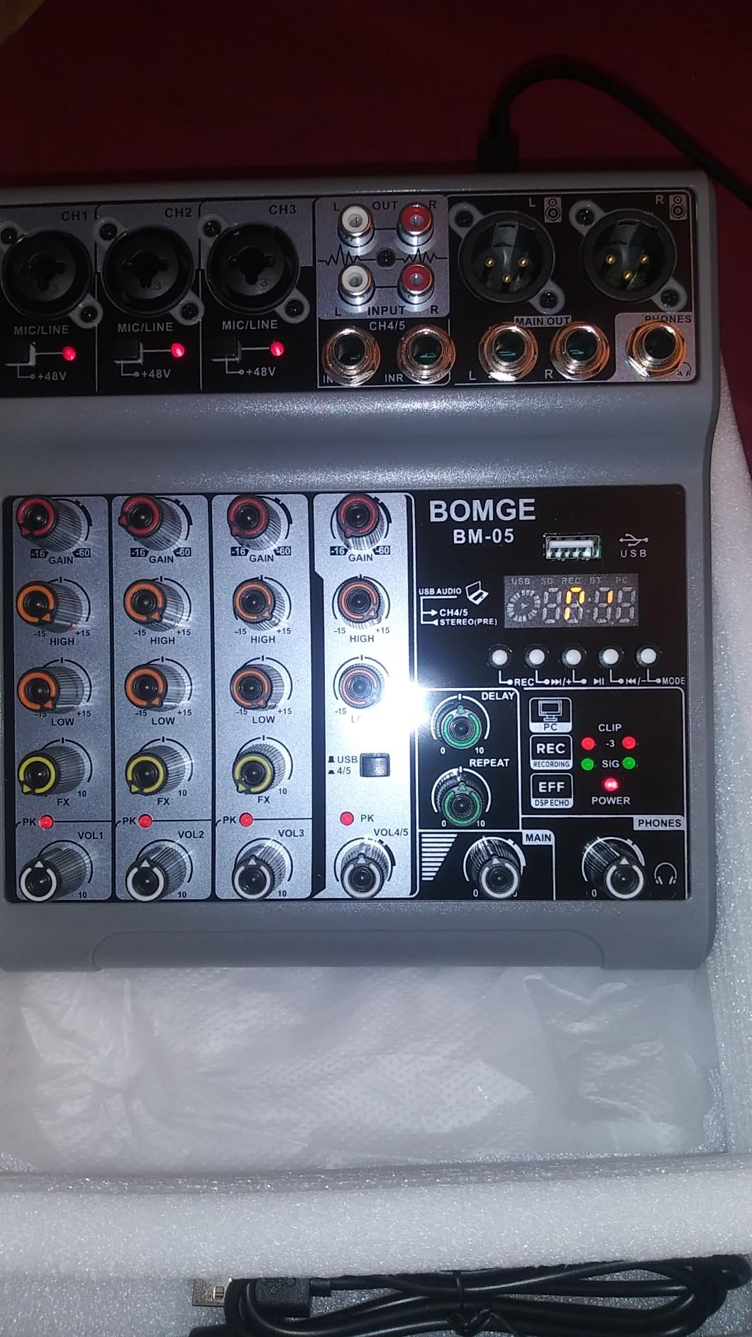 BOMGE Audio Mixer, Sound Board Mixing Console with 5 Channel Digital USB Bluetooth Echo Delay Effect, 48V Phantom Power Stereo DJ Mixers for Recording, Live Streaming, Podcasting customer photo 2