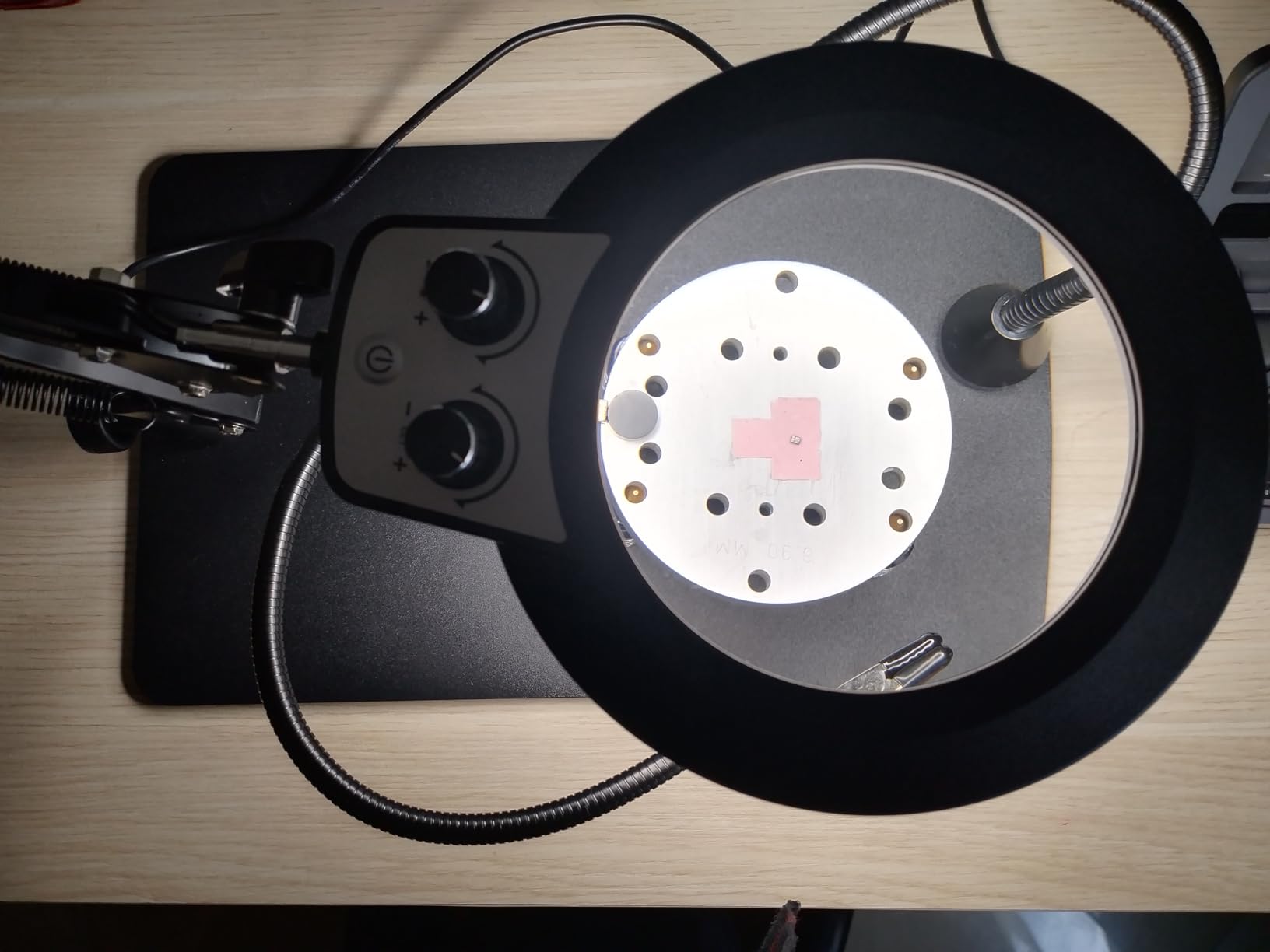 Helping Hands Soldering Station, 10X Magnifying Glass with Light and Stand, Magnetic PCB Holder, Infinite Color Dimming Magnifier Lamp for Electronic Repair Craft(10X PCB Holder Rotary Switch) customer photo 1