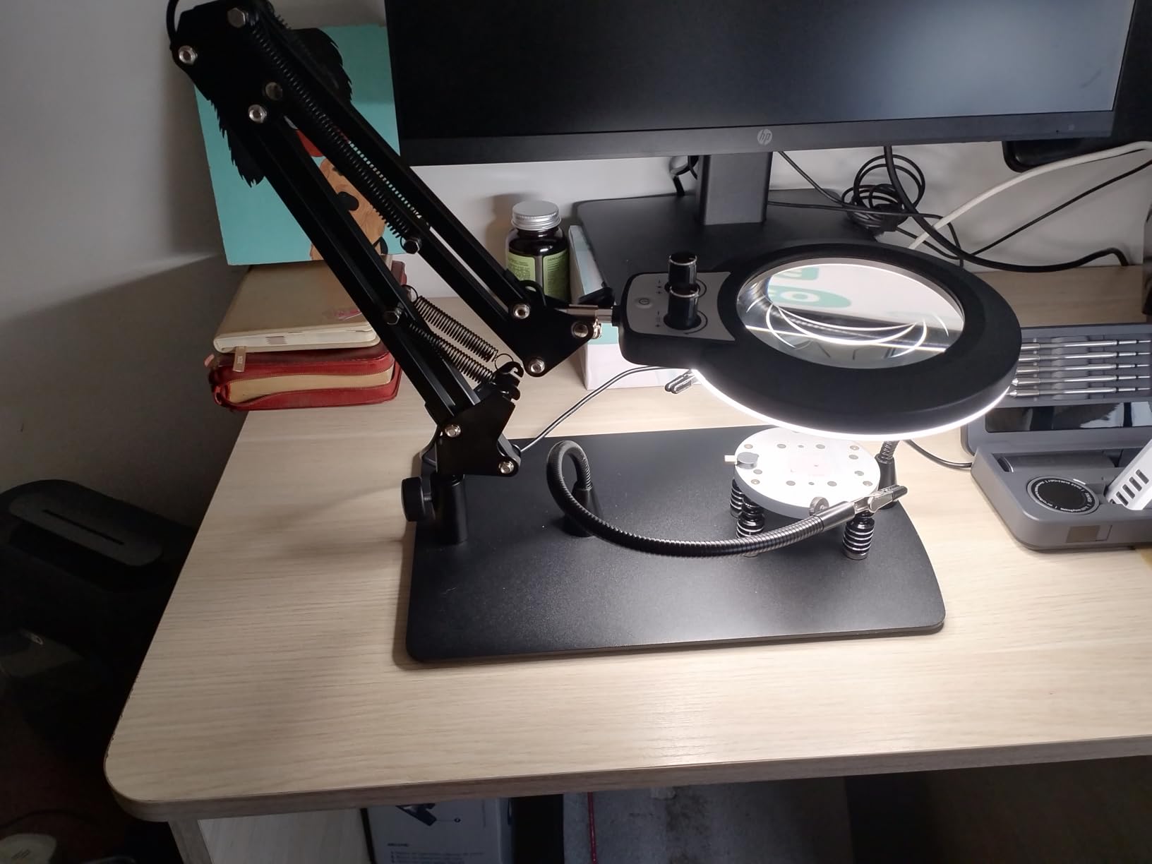 Helping Hands Soldering Station, 10X Magnifying Glass with Light and Stand, Magnetic PCB Holder, Infinite Color Dimming Magnifier Lamp for Electronic Repair Craft(10X PCB Holder Rotary Switch) customer photo 2