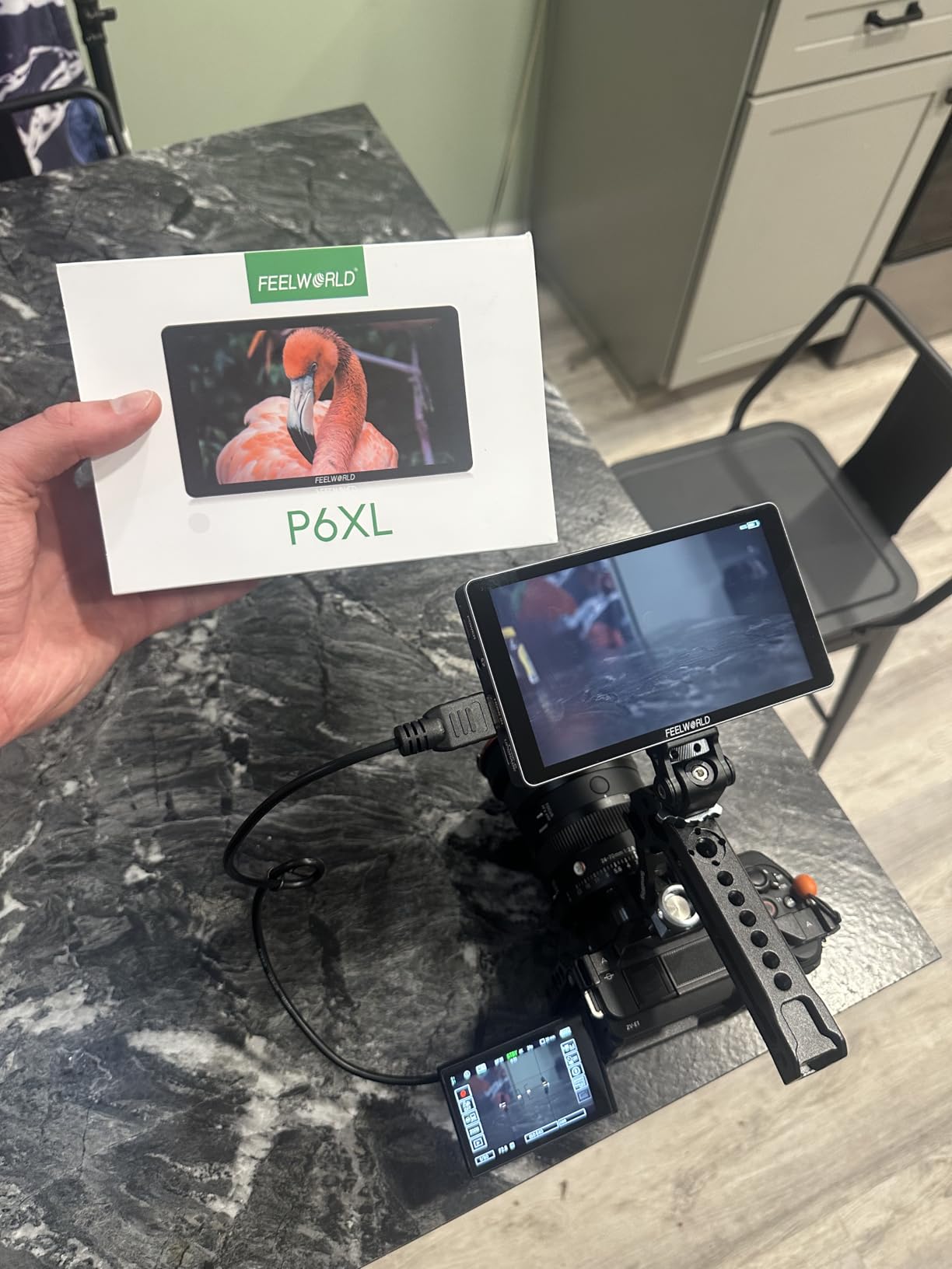 FEELWORLD P6XL 6 inch Built in Battery Aluminium 1200nit Camera Field DSLR Monitor Touchscreen High Brightness Waveform 3D LUT HDR 4K HDMI Input Lightweight customer photo 2