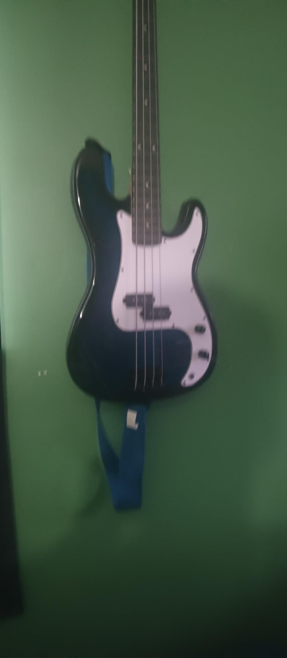 Best Choice Products Full Size Beginner 4-String Electric Bass Guitar, Wooden PB-Style Bass Starter Set w/Padded Carrying Case customer photo 1