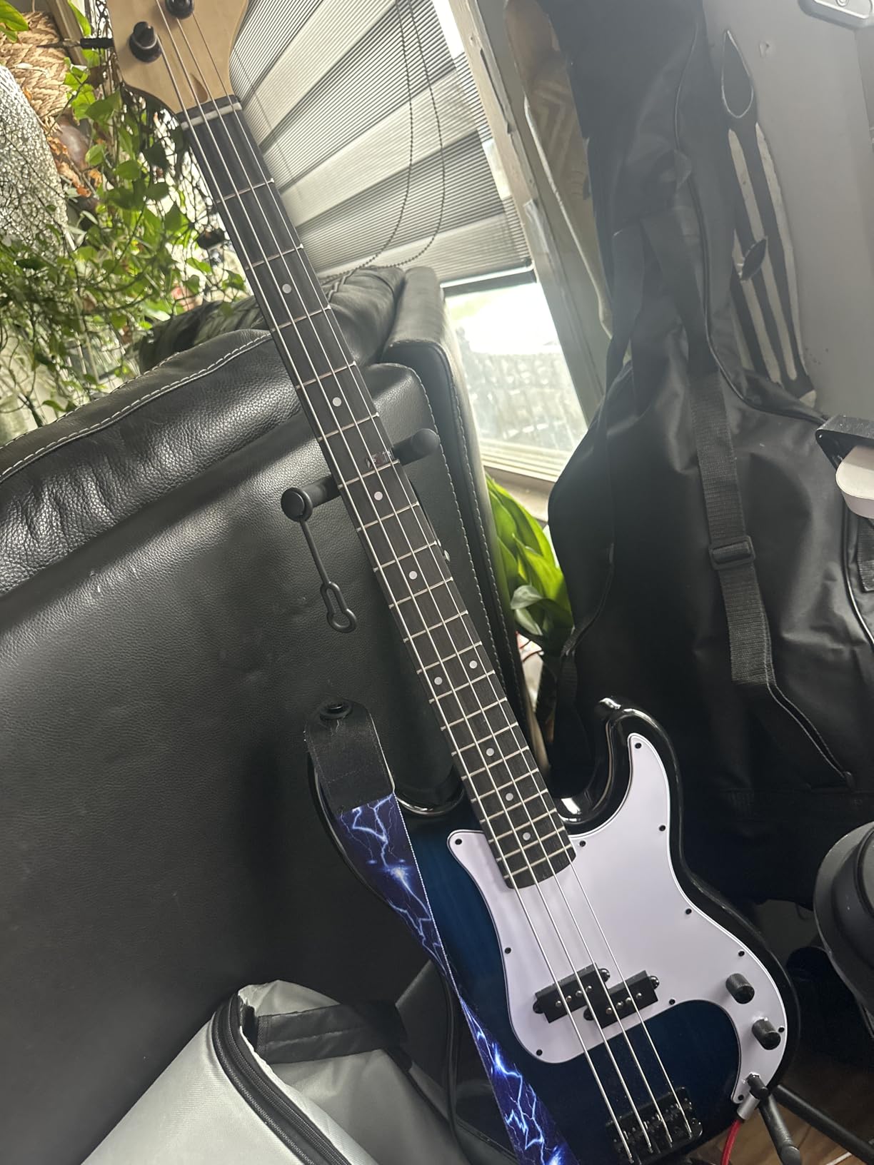 Best Choice Products Full Size Beginner 4-String Electric Bass Guitar, Wooden PB-Style Bass Starter Set w/Padded Carrying Case customer photo 2